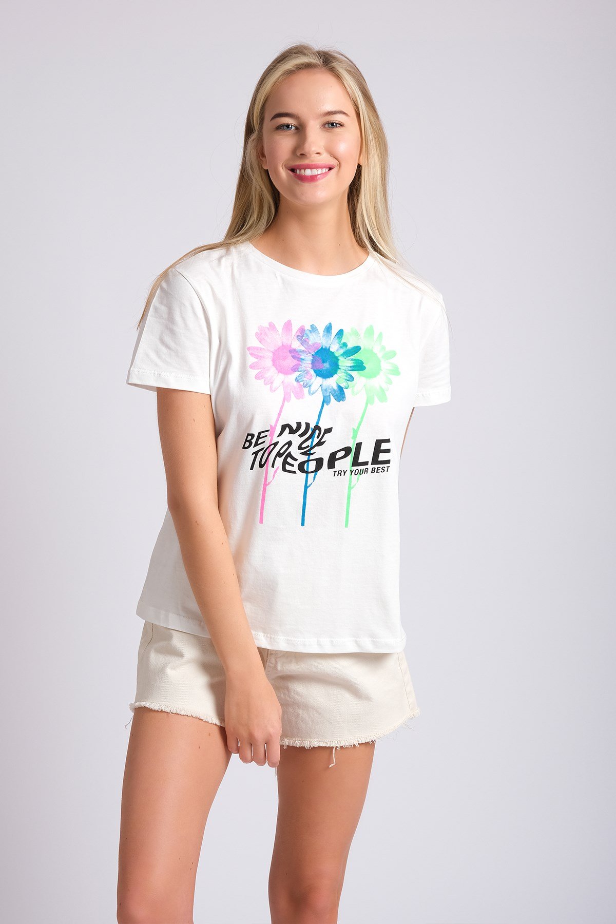 Beyaz Renk Baskı Desenli Kadın Tişört-Tişört -Mio Gusto-G0012WHK