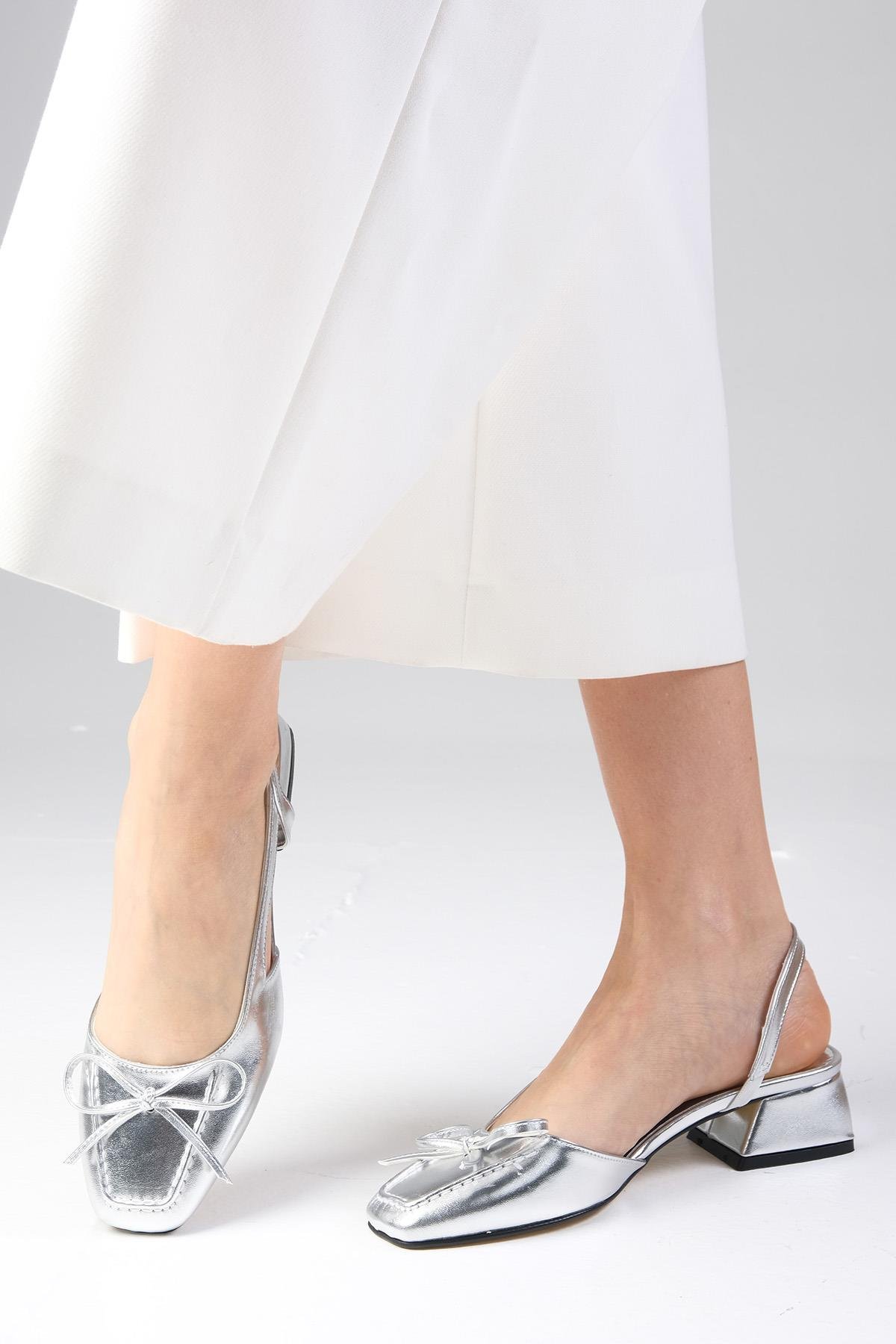 Bria Gümüş Renk Kısa Topuklu Ayakkabı-Low Heels-Mio Gusto-01478SIC
