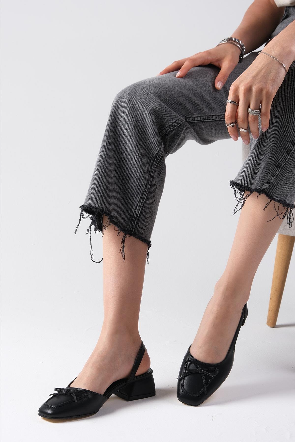 Bria Siyah Renk Kısa Topuklu Ayakkabı-Kısa Topuklu-Mio Gusto-01478BLC