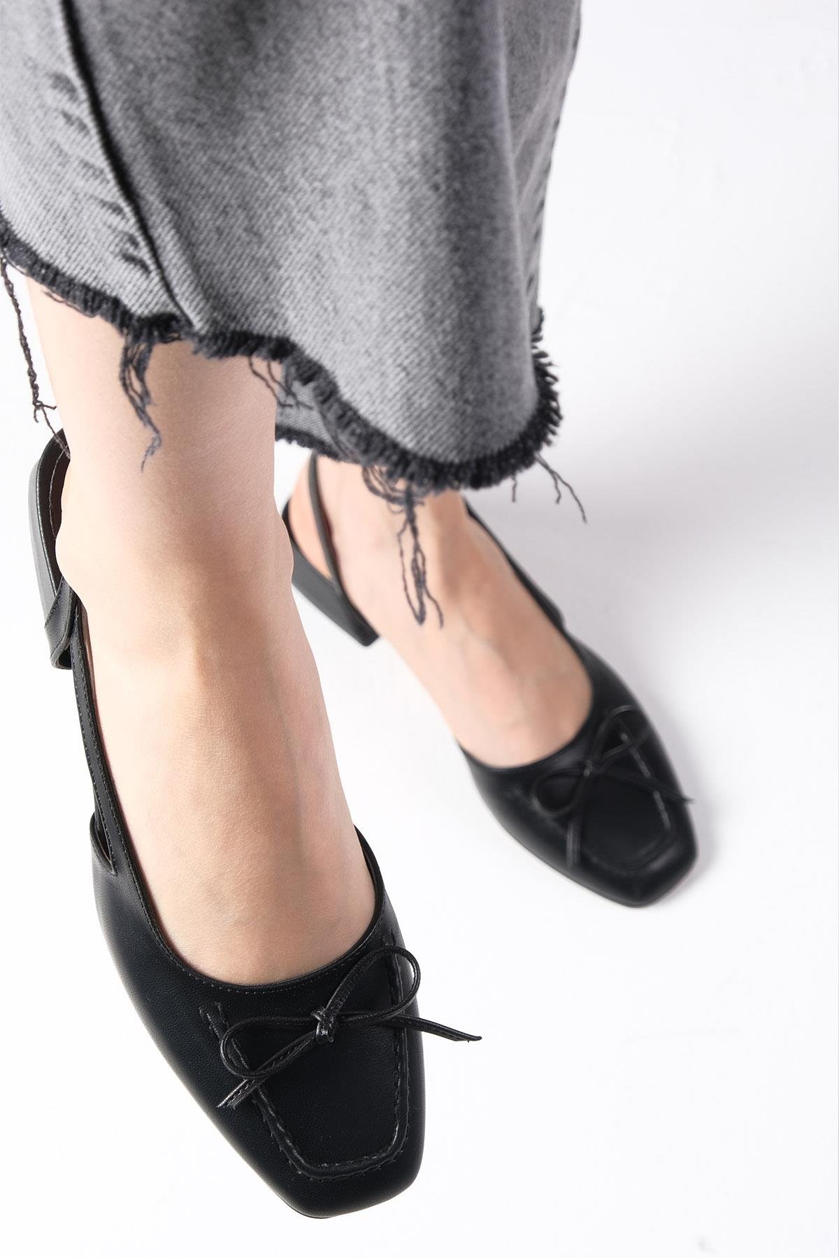 Bria Siyah Renk Kısa Topuklu Ayakkabı-Kısa Topuklu-Mio Gusto-01478BLC