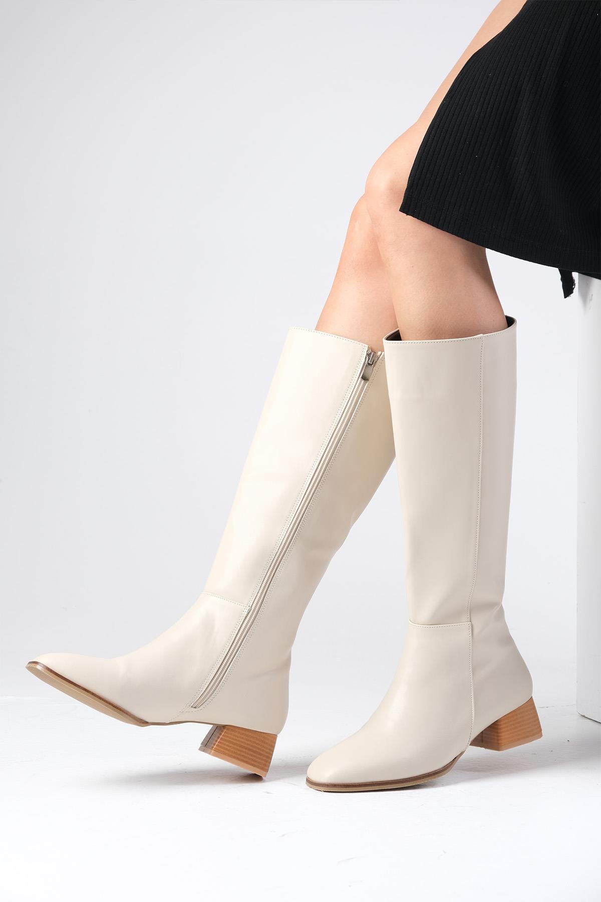 Briony Bej Renk Küt Burun Fermuarlı Çizme-ÇİZME-Mio Gusto-01492BEC