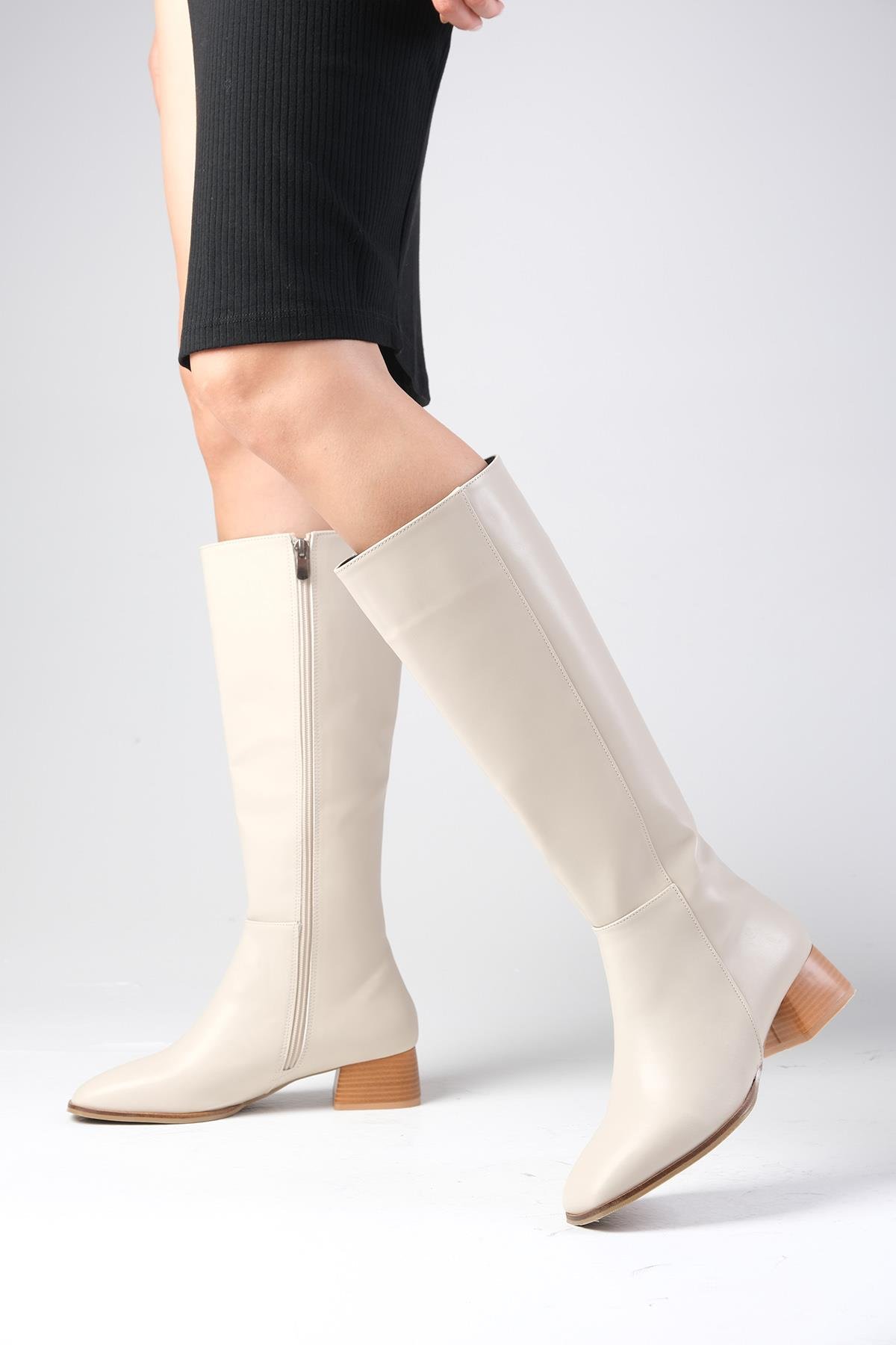 Briony Bej Renk Küt Burun Fermuarlı Çizme-ÇİZME-Mio Gusto-01492BEC