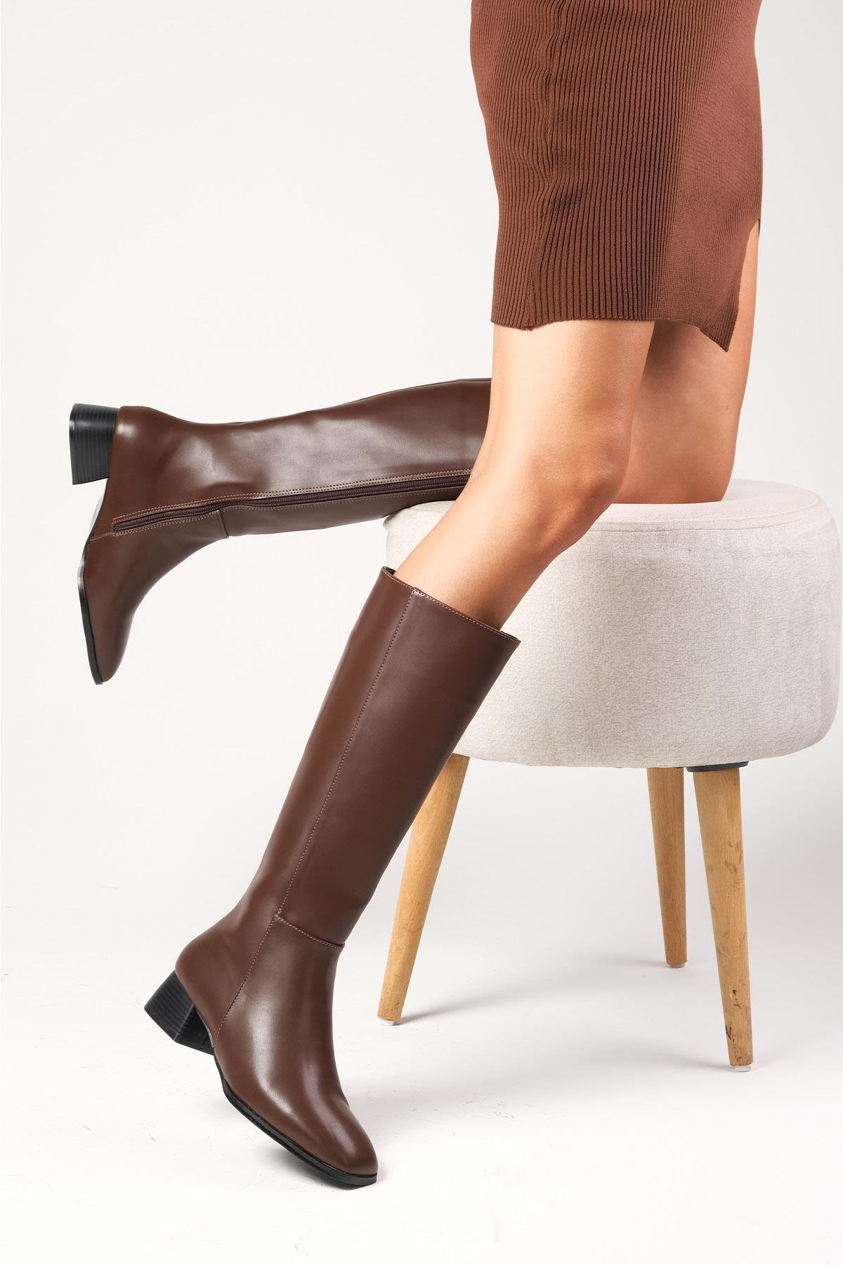 Briony Kahverengi Küt Burun Fermuarlı Çizme-ÇİZME-Mio Gusto-01492BRC