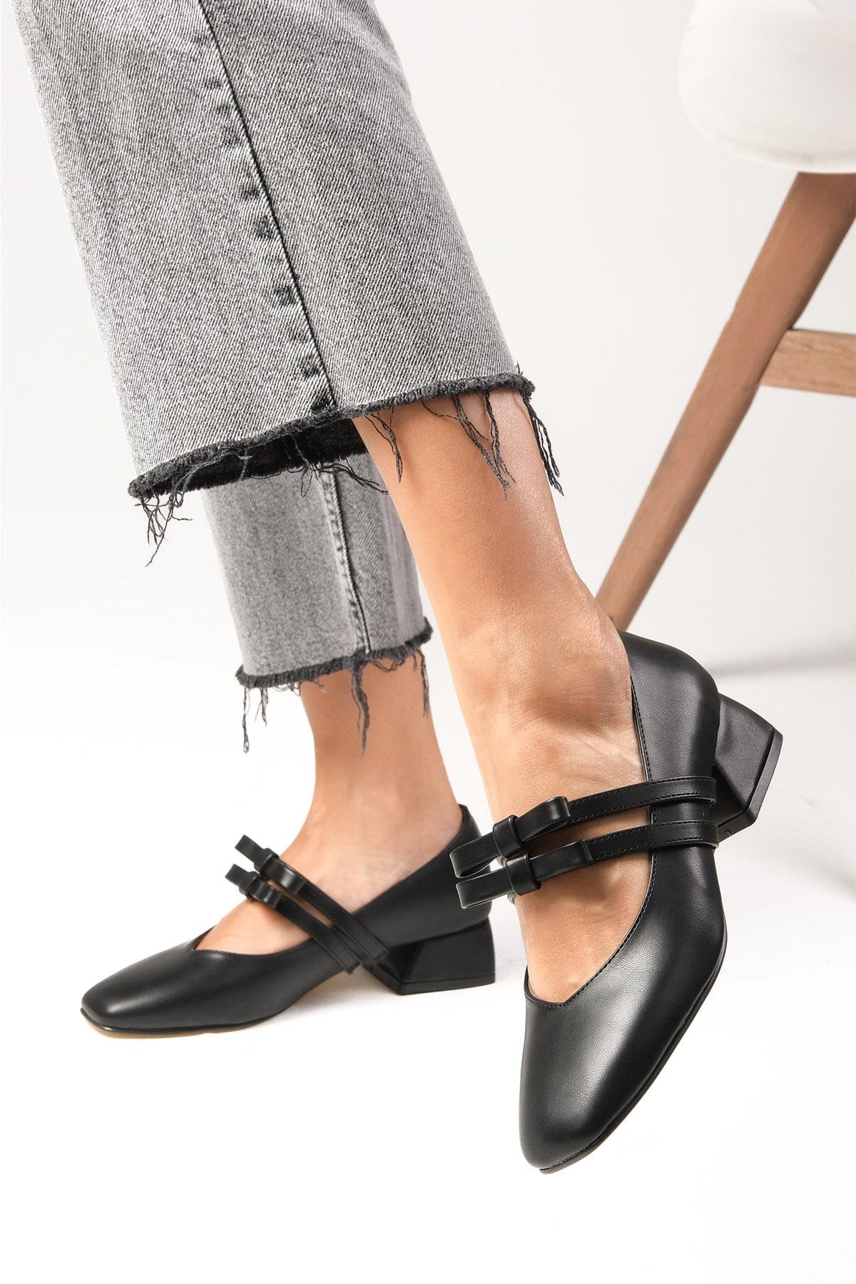 Britney Siyah Renk Kısa Topuklu Ayakkabı-Kısa Topuklu-Mio Gusto-01483BLC