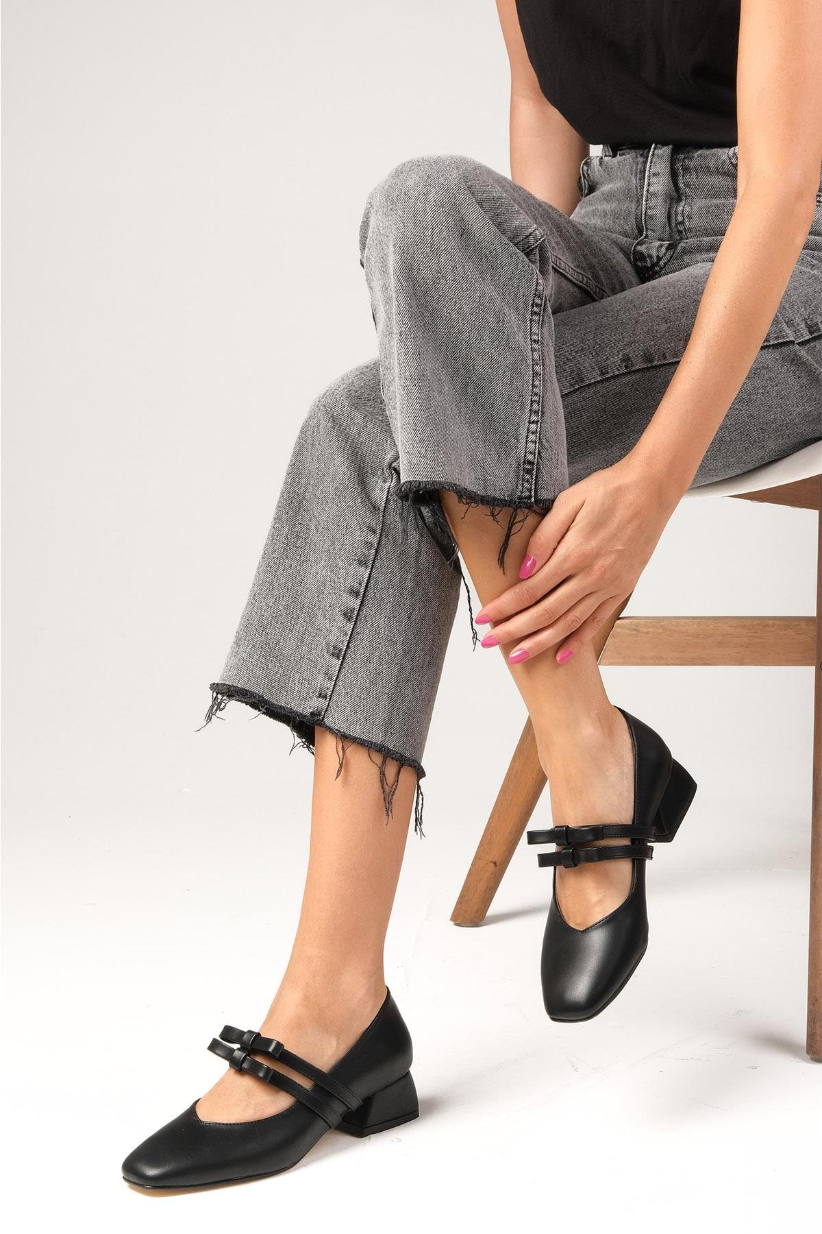 Britney Siyah Renk Kısa Topuklu Ayakkabı-Kısa Topuklu-Mio Gusto-01483BLC