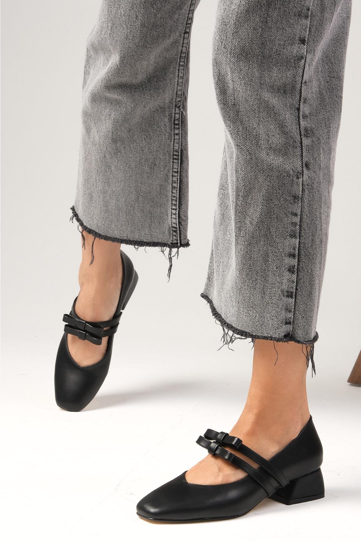 Britney Siyah Renk Kısa Topuklu Ayakkabı-Kısa Topuklu-Mio Gusto-01483BLC