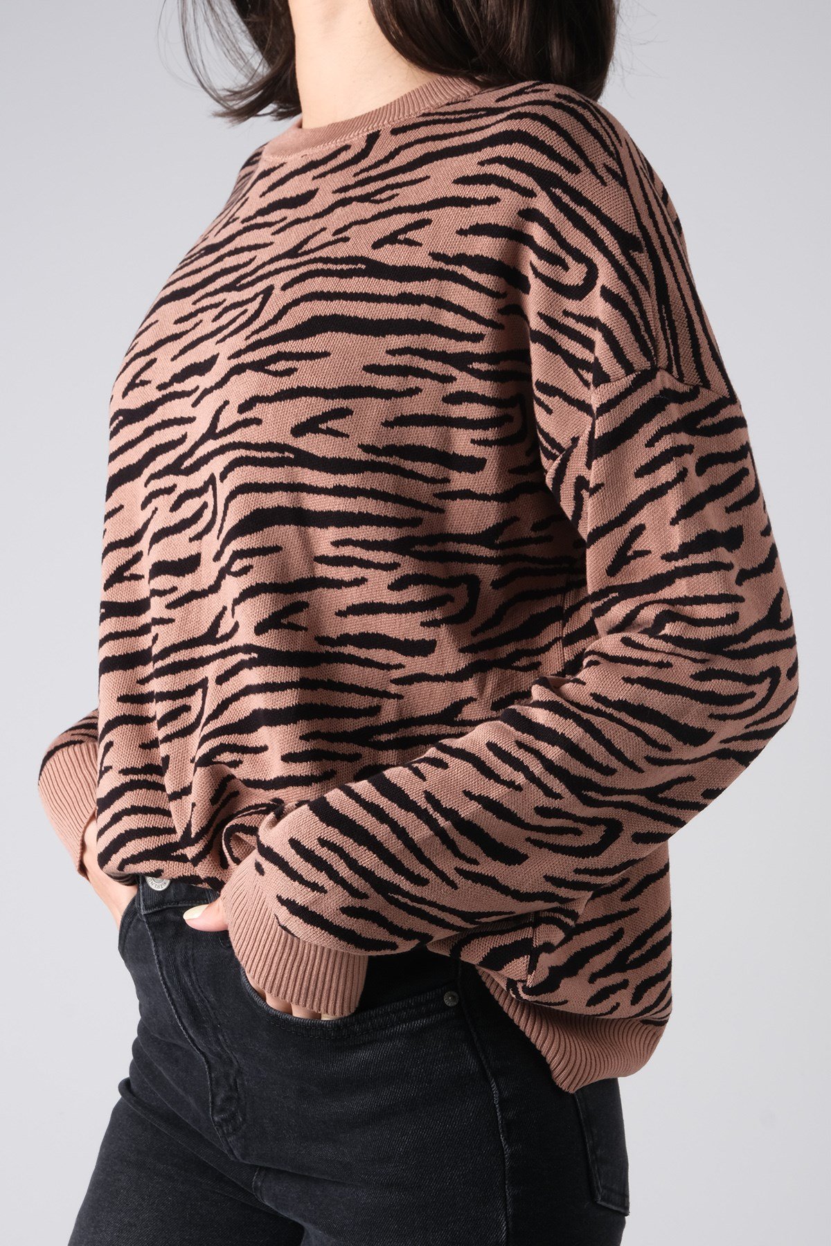 Camel Renk Zebra Desen Kazak-GİYİM-Mio Gusto-G0045CMK