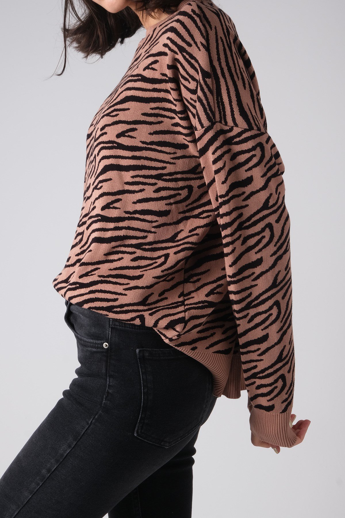 Camel Renk Zebra Desen Kazak-GİYİM-Mio Gusto-G0045CMK