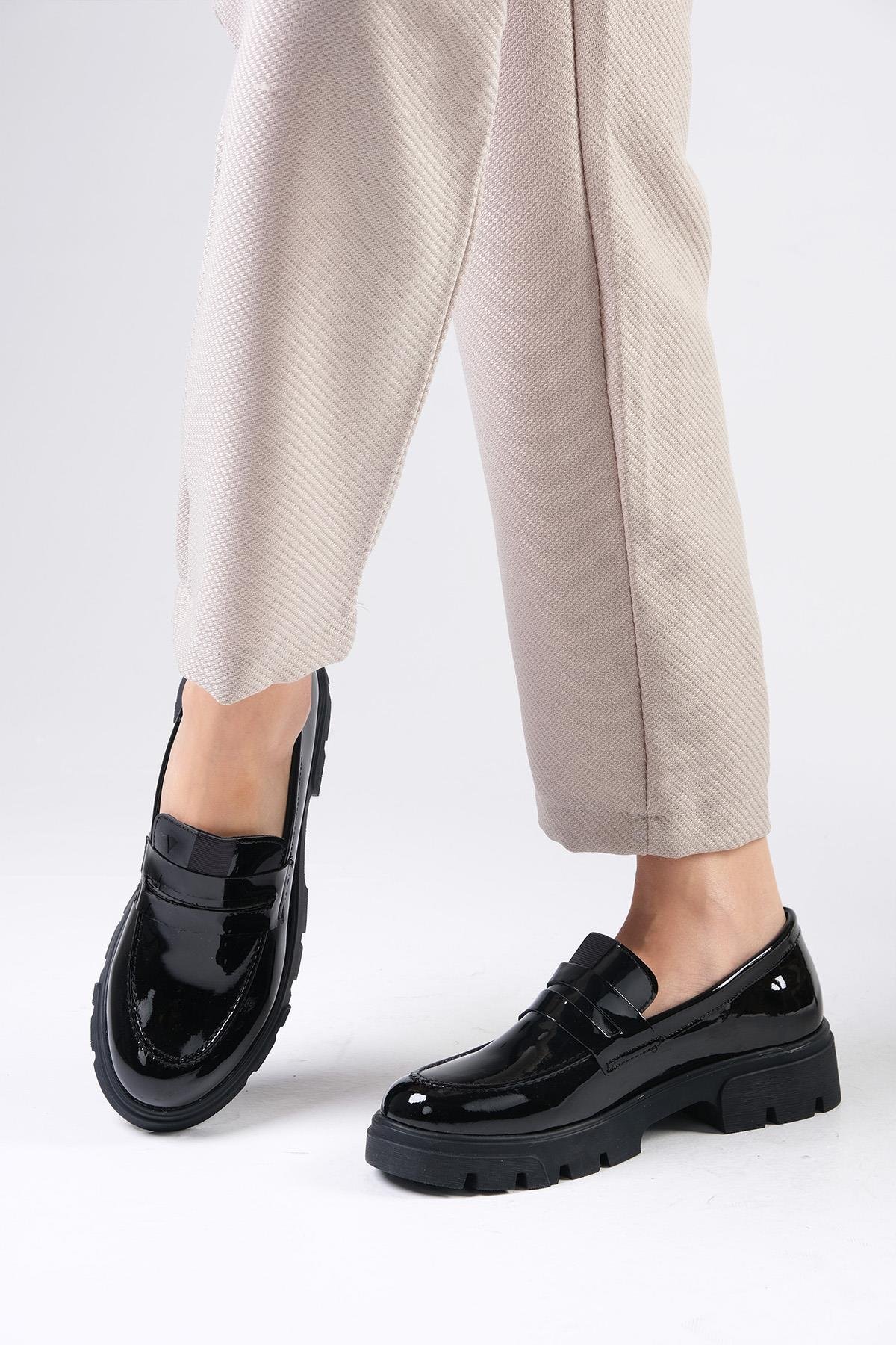 Casey Siyah Renk Kalın Tabanlı Oxford Ayakkabı-DÜZ AYAKKABI-Mio Gusto-01517BLR