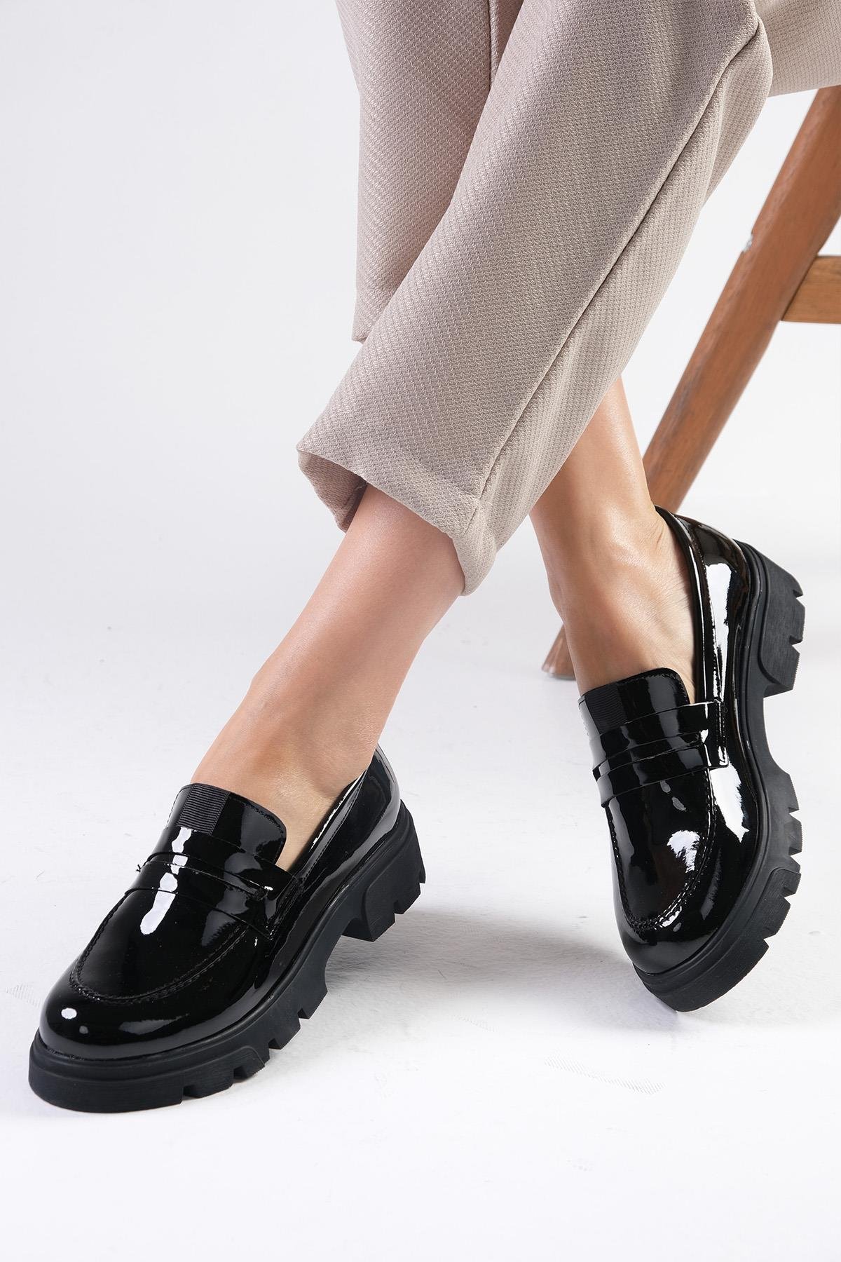 Casey Siyah Renk Kalın Tabanlı Oxford Ayakkabı-DÜZ AYAKKABI-Mio Gusto-01517BLR