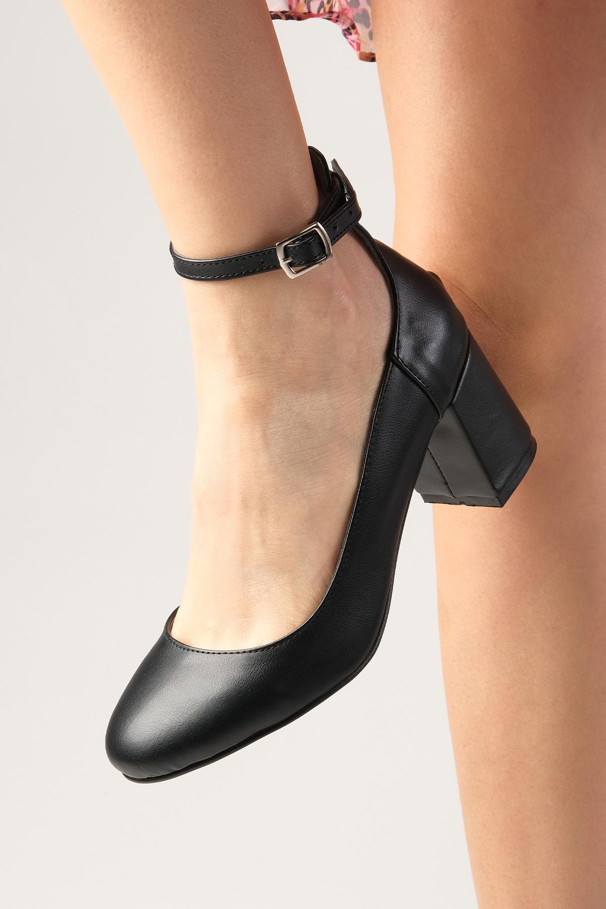 Celine Siyah Renk Topuklu Ayakkabı-Yüksek Topuklu-Mio Gusto-02246BLC