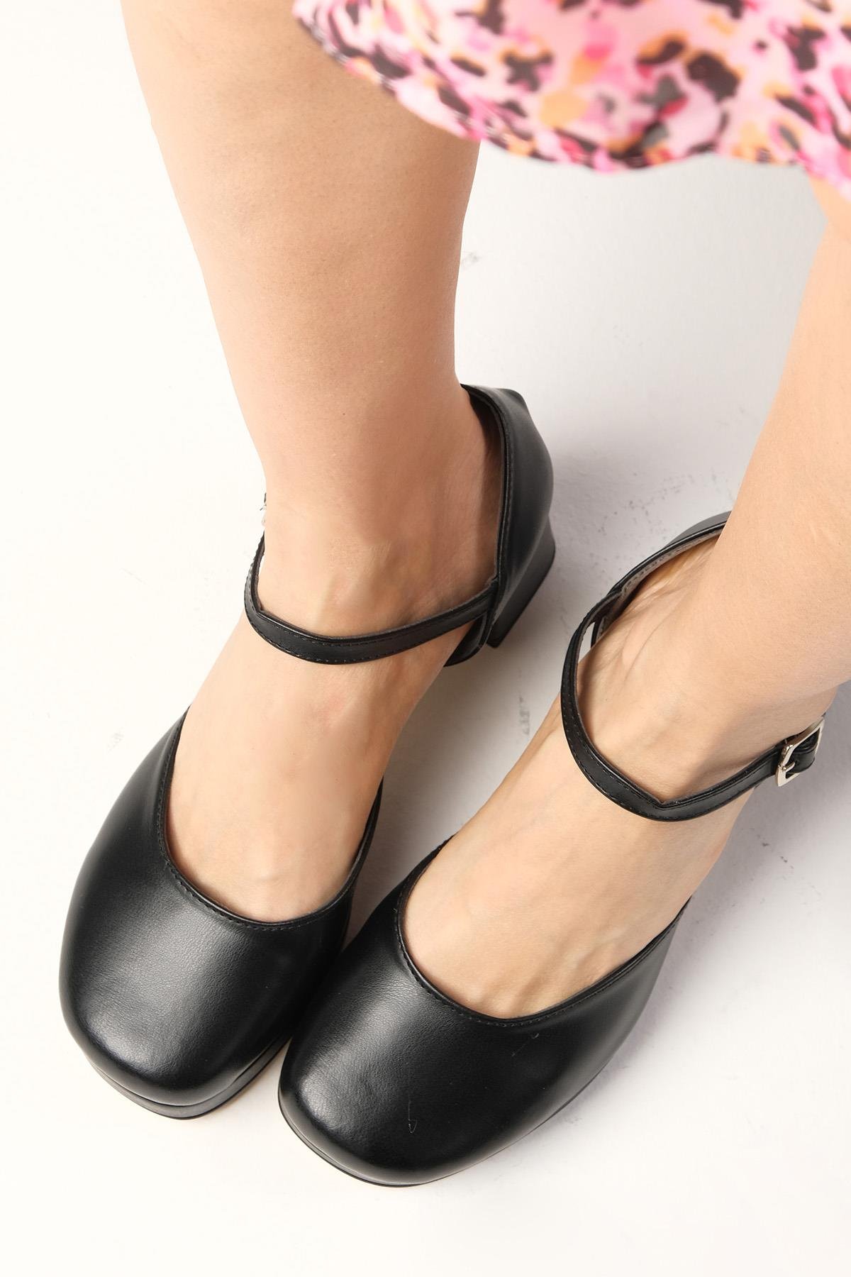 Celine Siyah Renk Topuklu Ayakkabı-Yüksek Topuklu-Mio Gusto-02246BLC