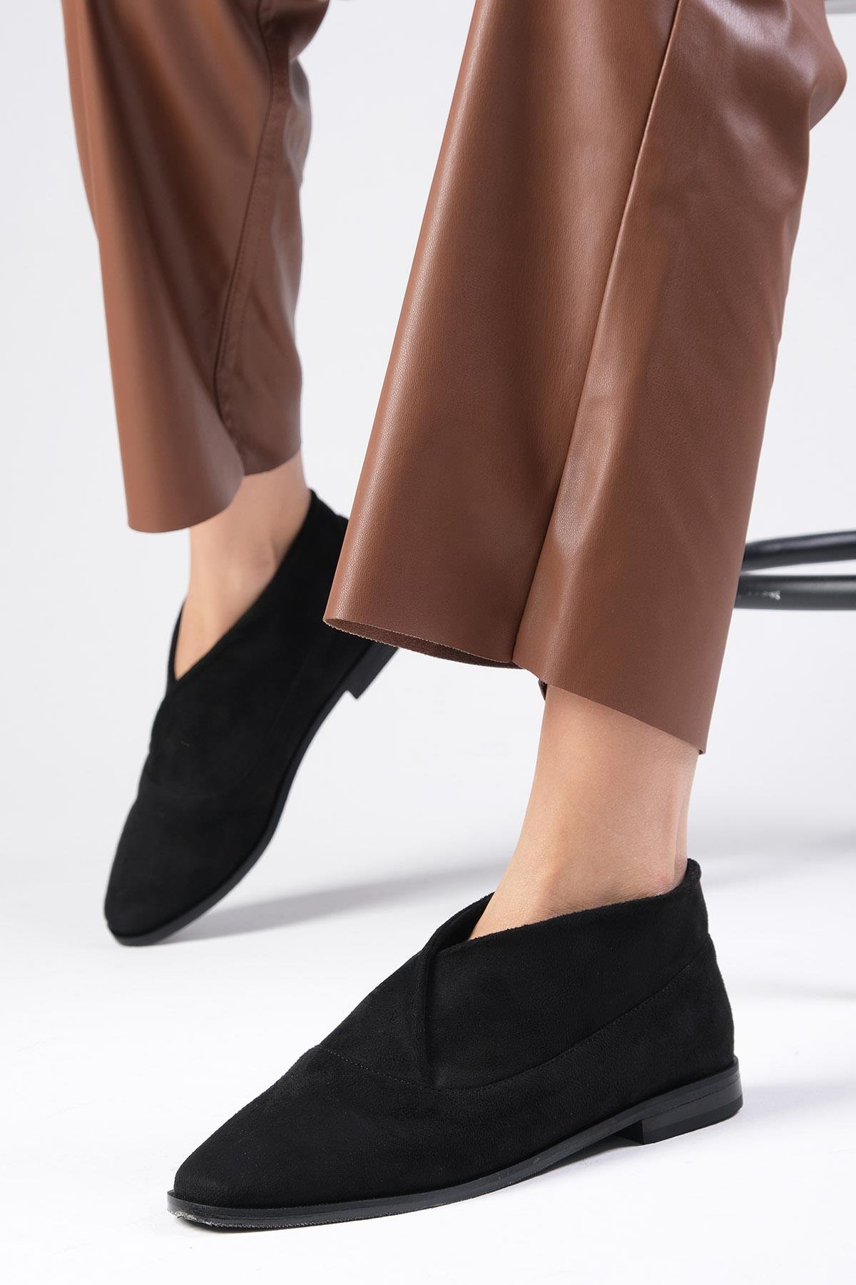 Clarisse Siyah Renk Streç Süet Loafer-DÜZ AYAKKABI-Mio Gusto-02327BLS