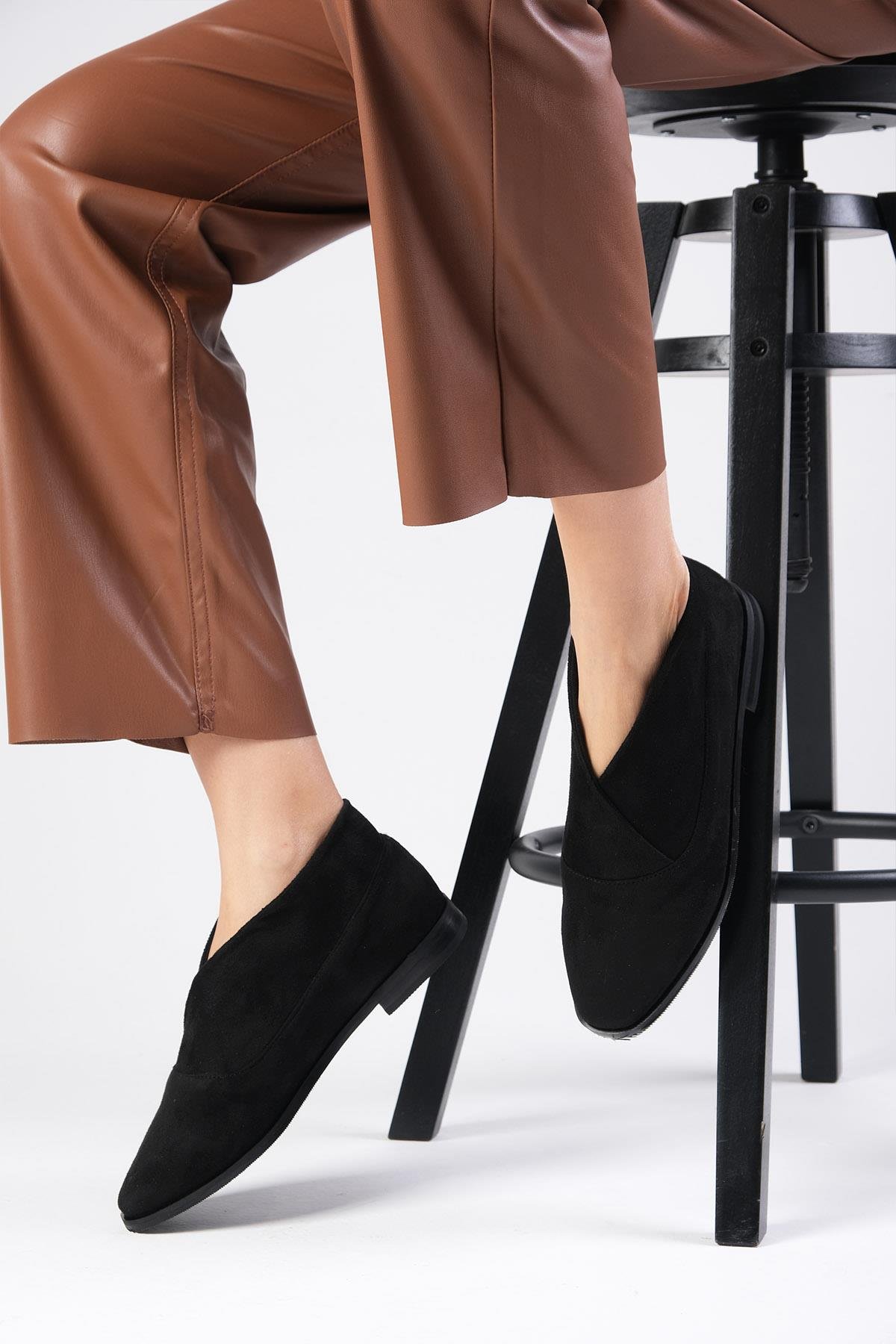 Clarisse Siyah Renk Streç Süet Loafer-DÜZ AYAKKABI-Mio Gusto-02327BLS