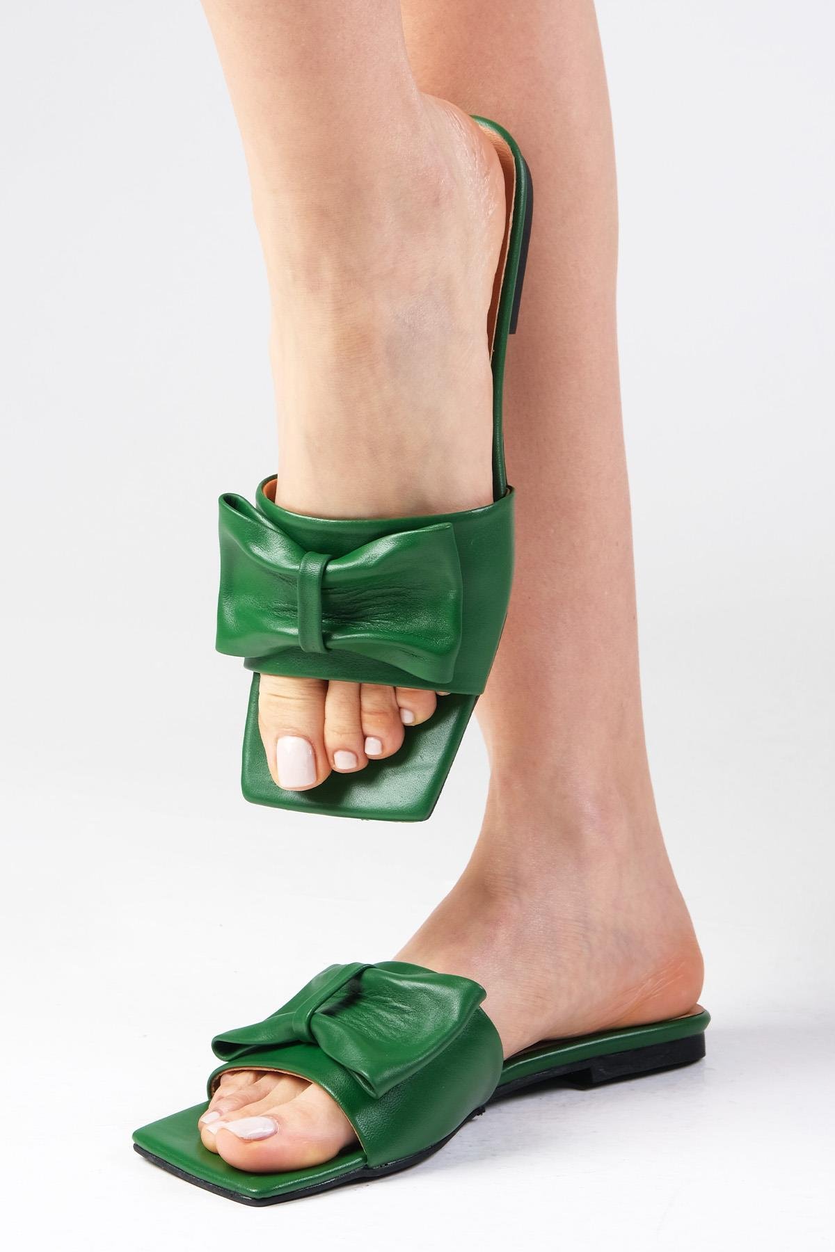 Cristina Hakiki Deri Yeşil Fiyonklu Terlik-TERLİK-Mio Gusto-09052GNC