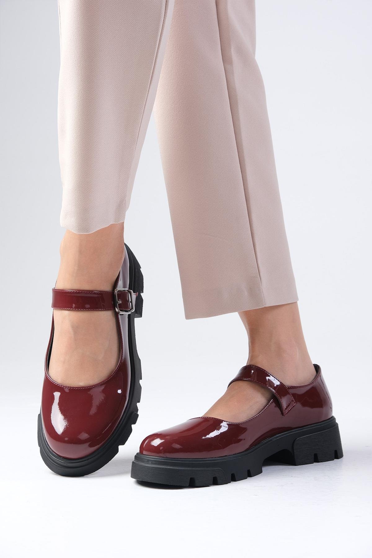 Cyntia Bordo Renk Rugan Kalın Tabanlı Babet -DÜZ AYAKKABI-Mio Gusto-01514WRR