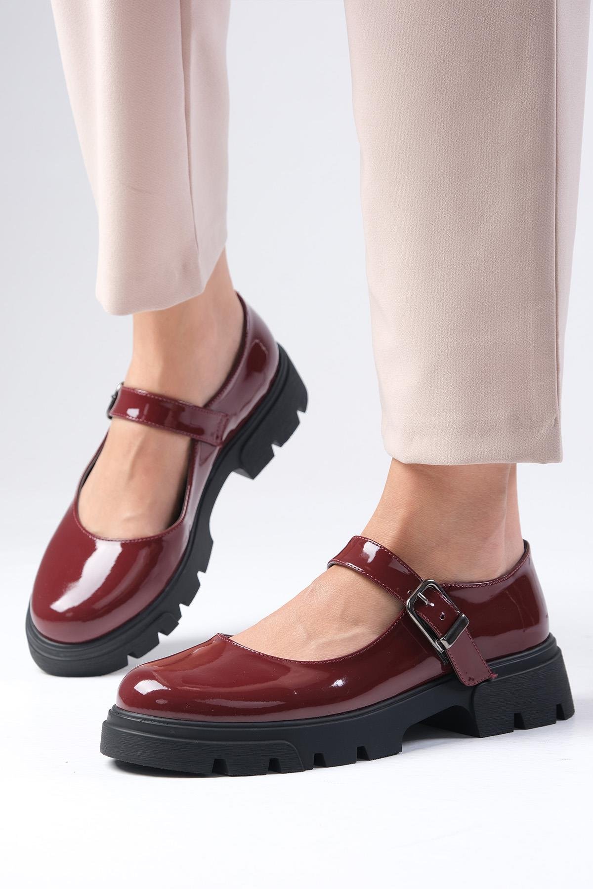 Cyntia Bordo Renk Rugan Kalın Tabanlı Babet -DÜZ AYAKKABI-Mio Gusto-01514WRR