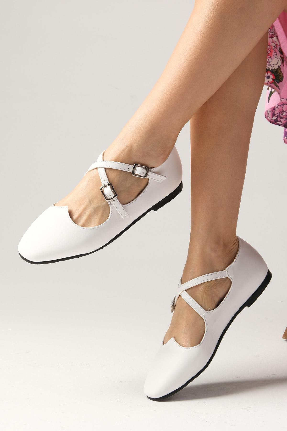 Dafne Beyaz Renk Küt Burun Babet-BABET-Mio Gusto-02217WHC