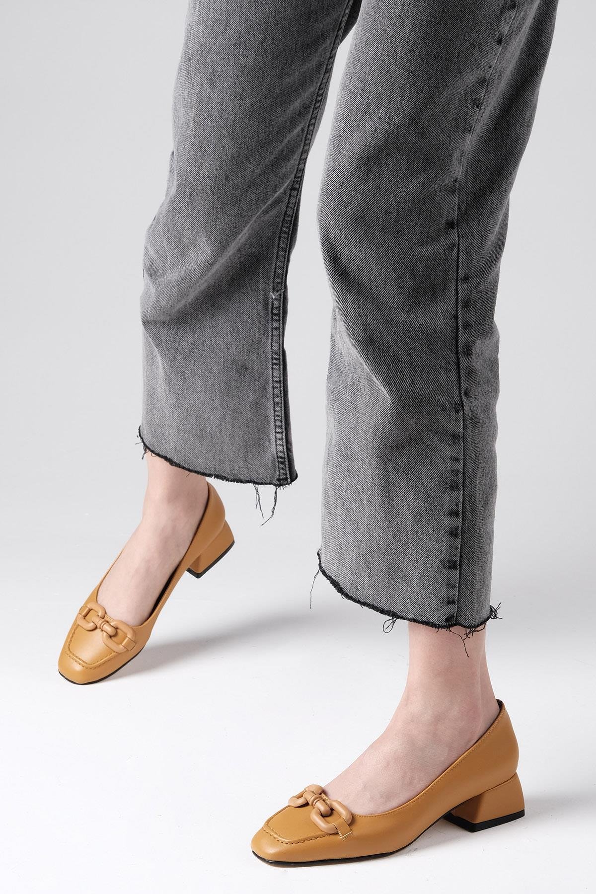 Dolly Hardal Rengi Kısa Topuklu Ayakkabı-Kısa Topuklu-Mio Gusto-01458CMC