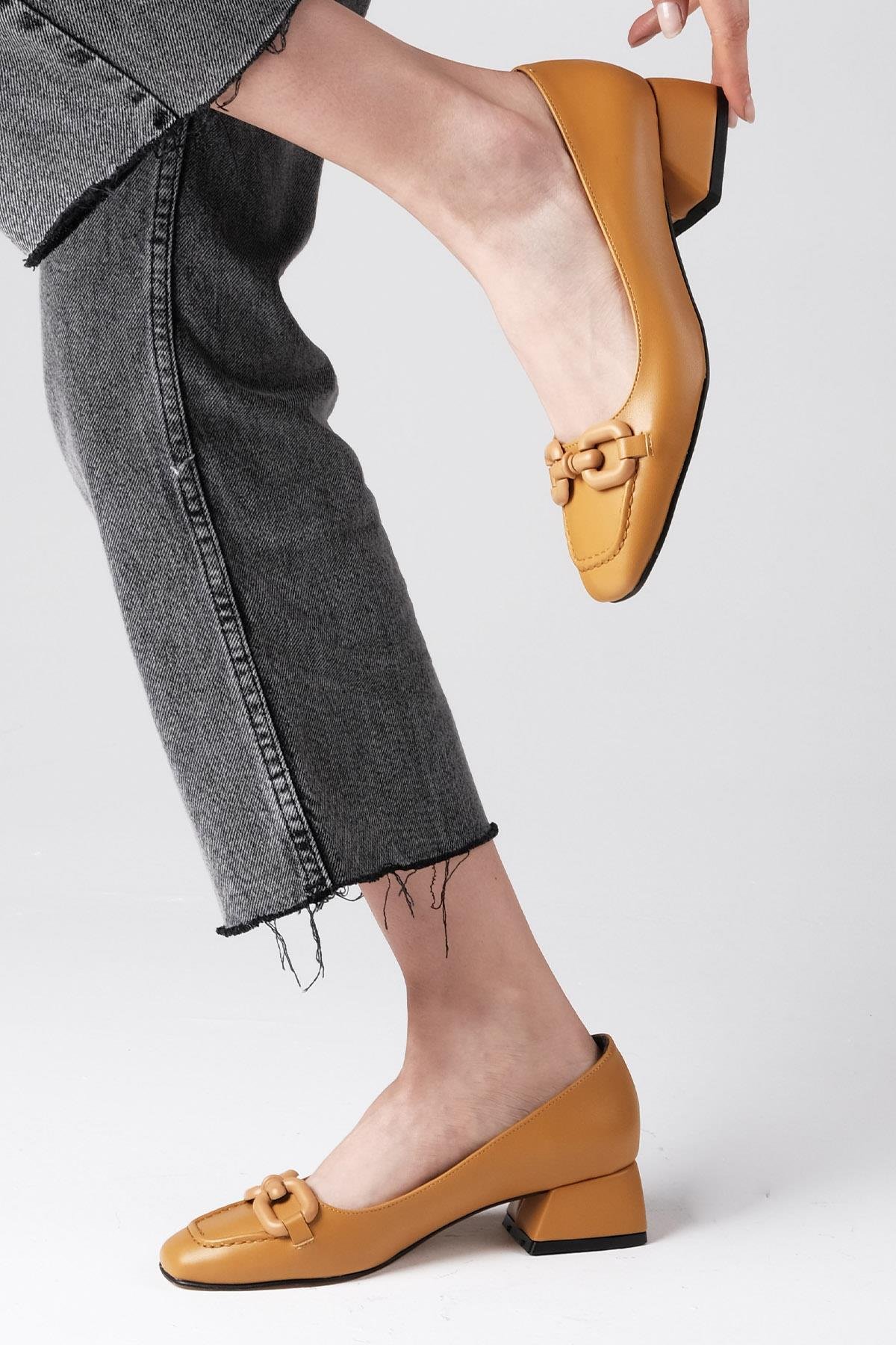 Dolly Hardal Rengi Kısa Topuklu Ayakkabı-Kısa Topuklu-Mio Gusto-01458CMC