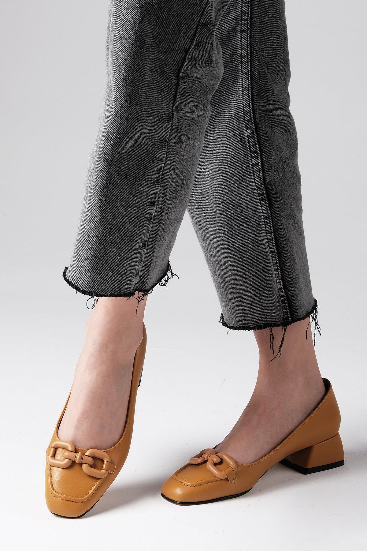 Dolly Hardal Rengi Kısa Topuklu Ayakkabı-Kısa Topuklu-Mio Gusto-01458CMC