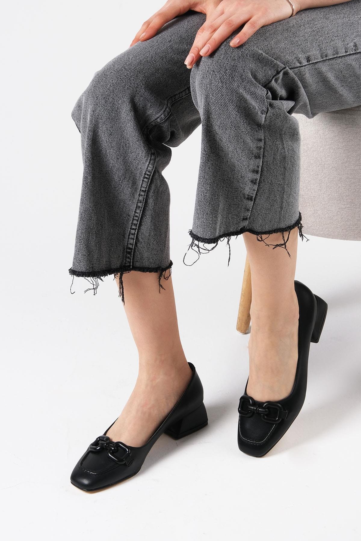 Dolly Siyah Renk Kısa Topuklu Ayakkabı-Kısa Topuklu-Mio Gusto-01458BLC