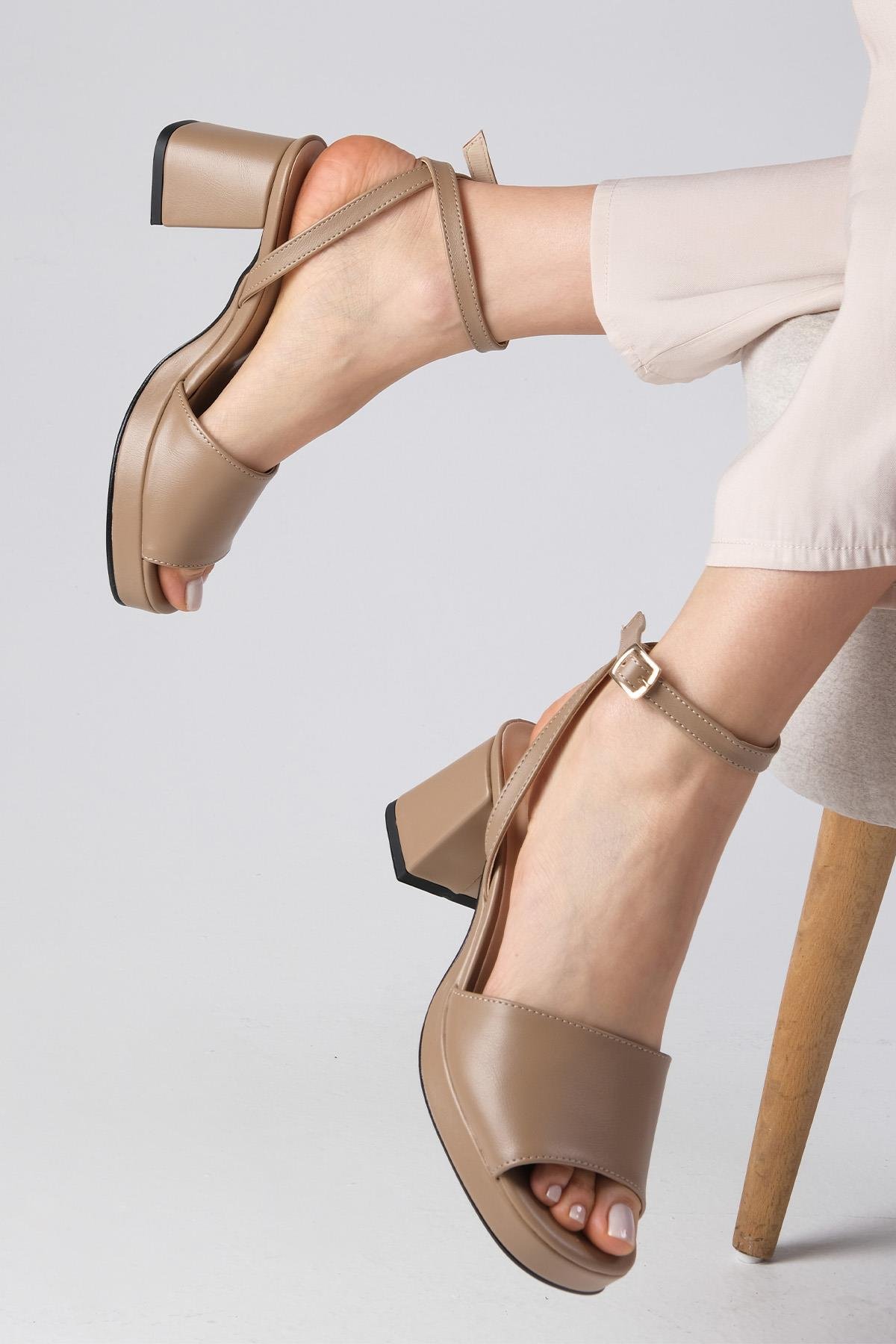 Ellen Vizon Renk Platformlu Sandalet-Sandals-Mio Gusto-02230MIC