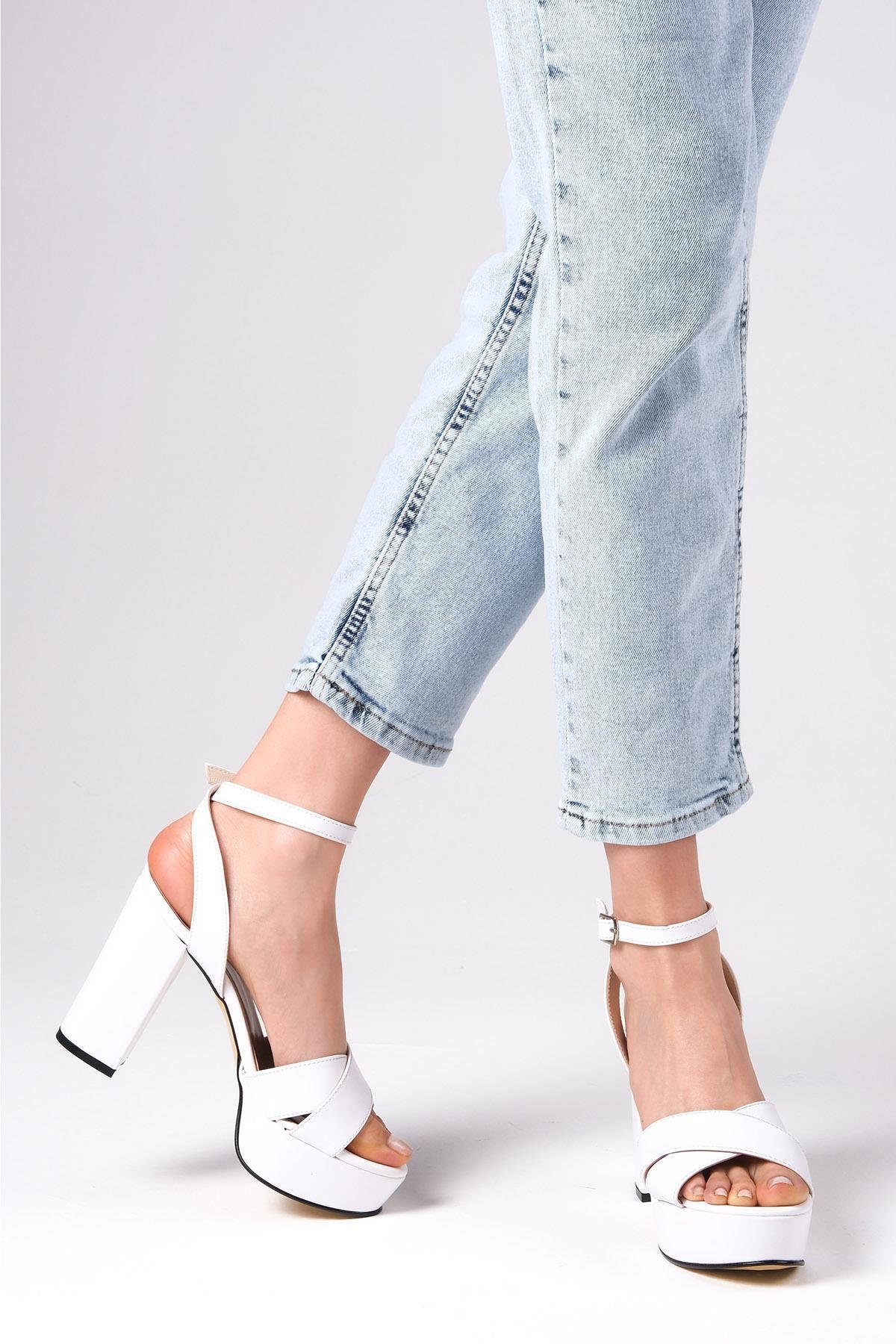 Ellis Beyaz Renk Platformlu Sandalet-Sandals-Mio Gusto-02237WHC