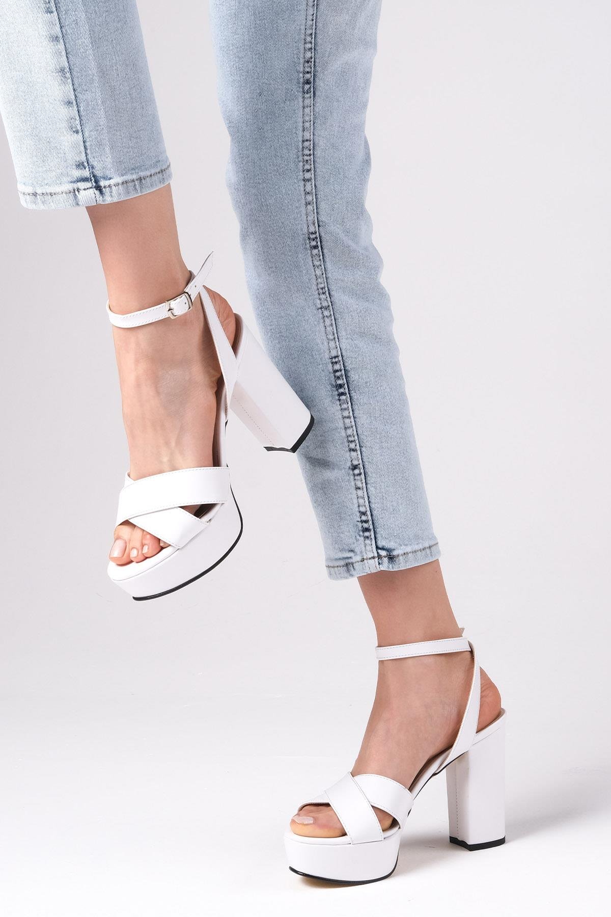 Ellis Beyaz Renk Platformlu Sandalet-Sandals-Mio Gusto-02237WHC