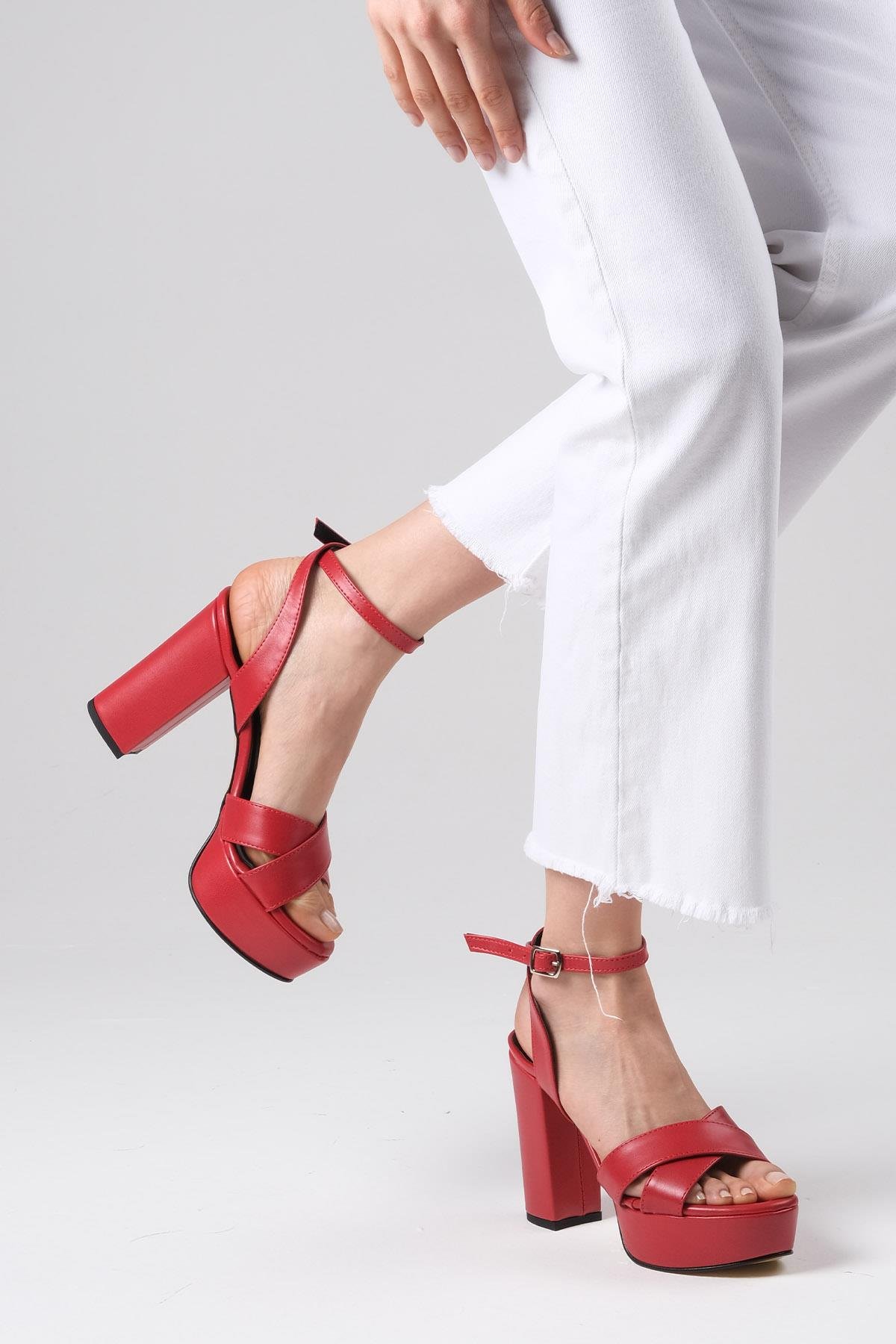 Ellis Kırmızı Renk Platformlu Sandalet-Sandals-Mio Gusto-02237REC