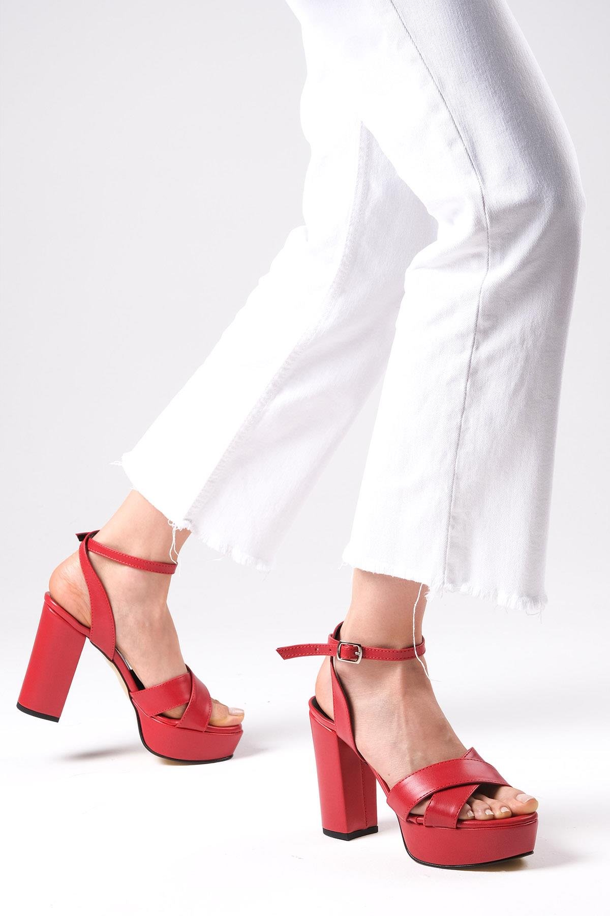 Ellis Kırmızı Renk Platformlu Sandalet-Sandals-Mio Gusto-02237REC