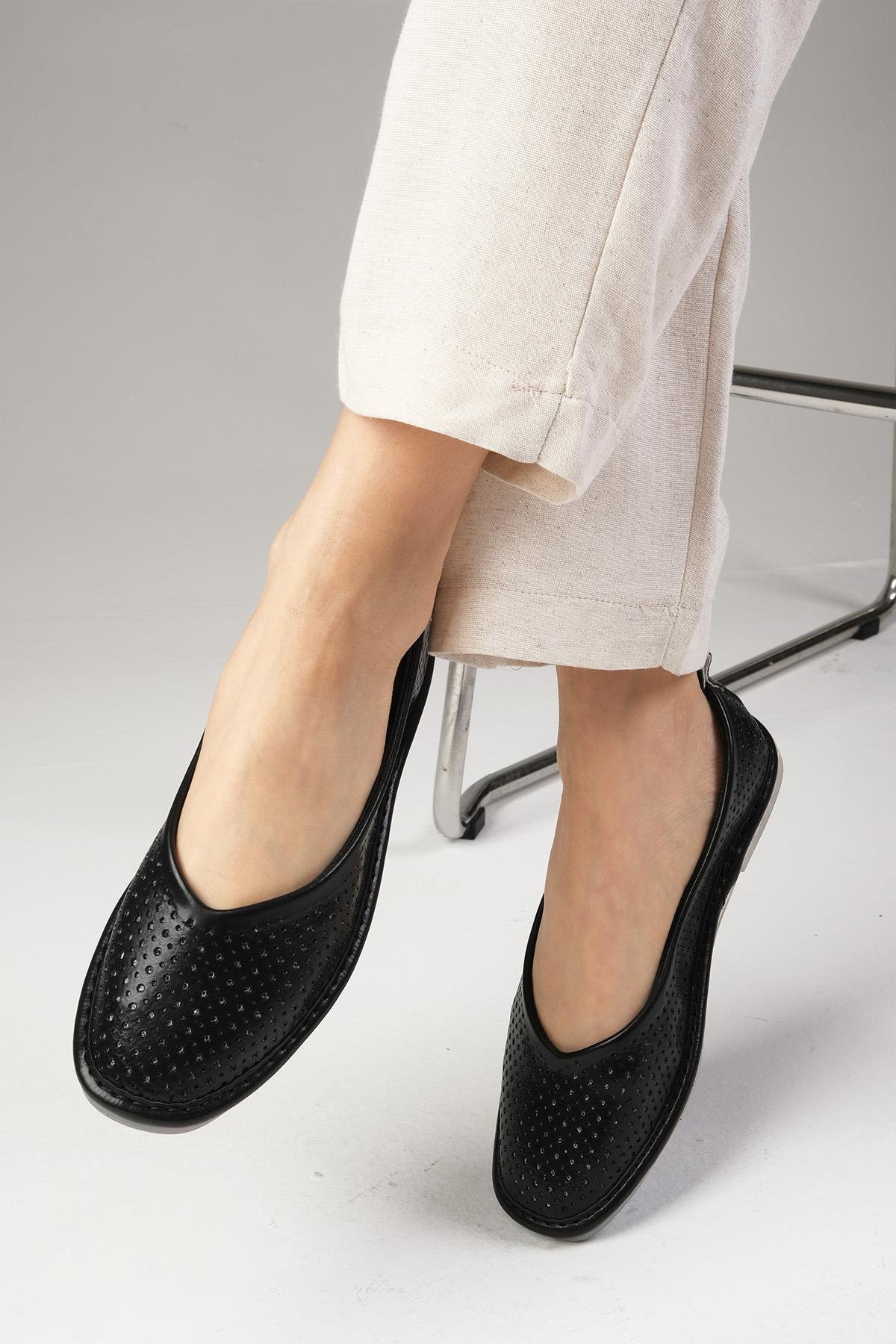 Emily Siyah Renk Oval Burunlu Babet-BABET-Mio Gusto-05839BLC