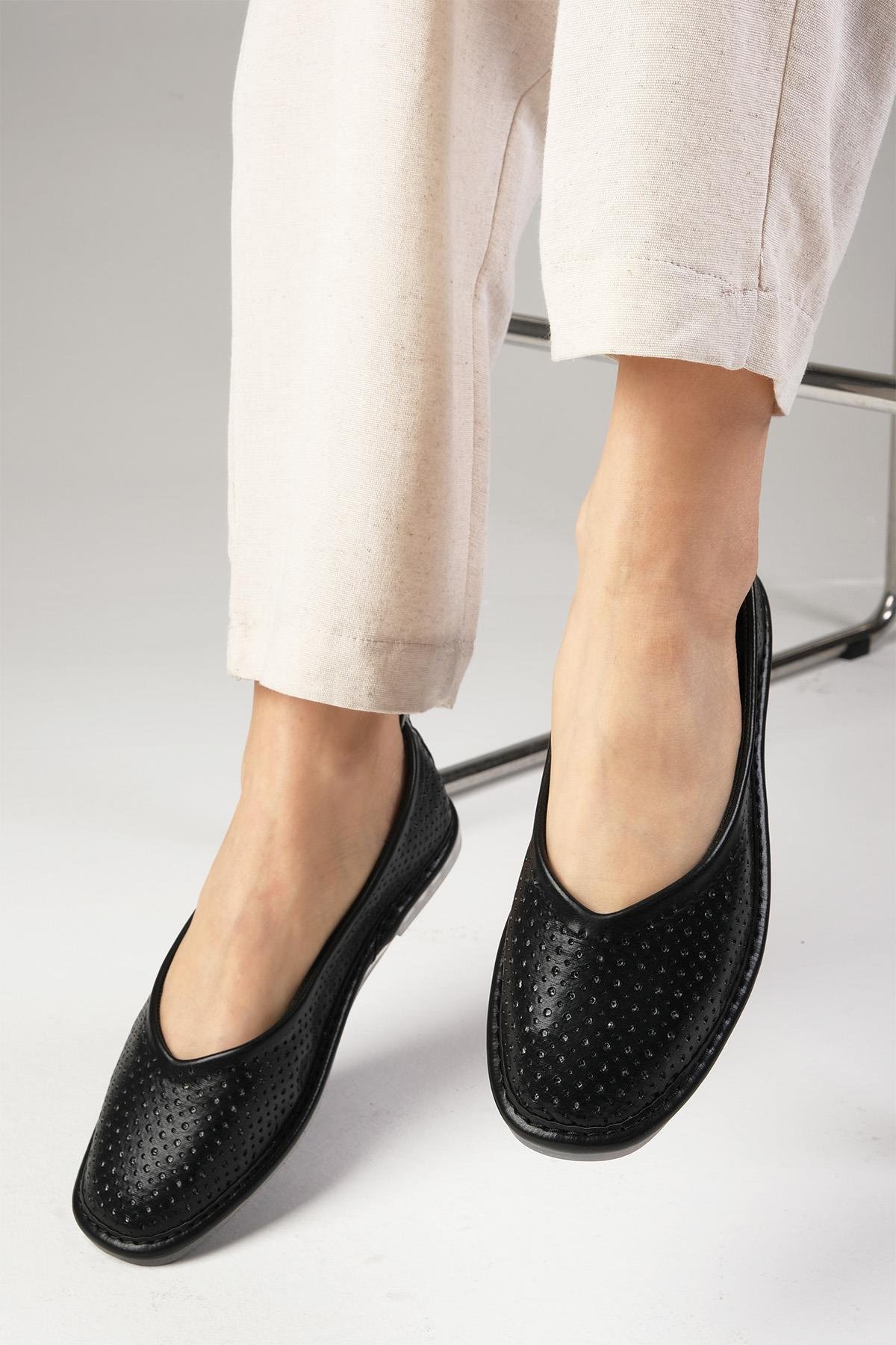 Emily Siyah Renk Oval Burunlu Babet-BABET-Mio Gusto-05839BLC