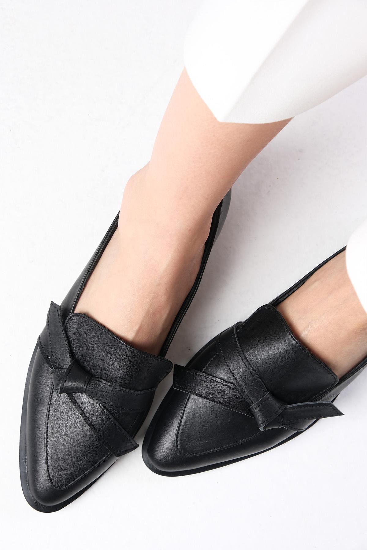 Ezra Hakiki Deri Siyah Fiyonklu Loafer Ayakkabı-DÜZ AYAKKABI-Mio Gusto-08389BLC