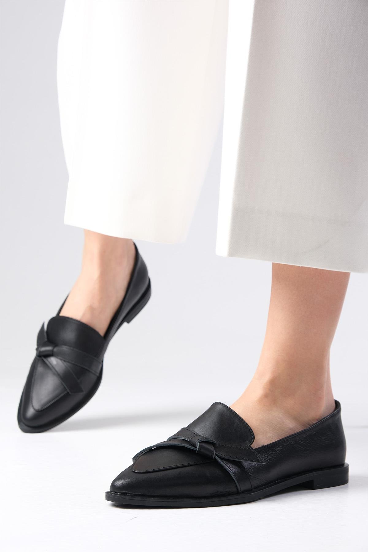 Ezra Hakiki Deri Siyah Fiyonklu Loafer Ayakkabı-DÜZ AYAKKABI-Mio Gusto-08389BLC