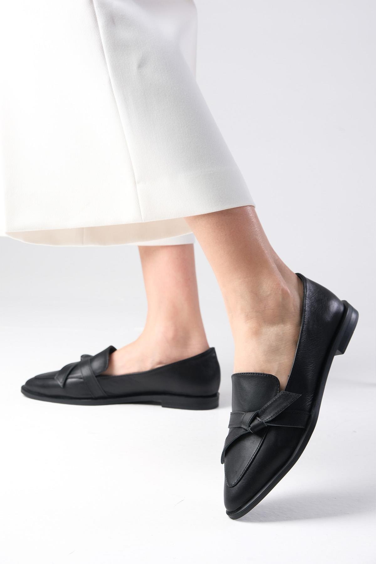 Ezra Hakiki Deri Siyah Fiyonklu Loafer Ayakkabı-DÜZ AYAKKABI-Mio Gusto-08389BLC