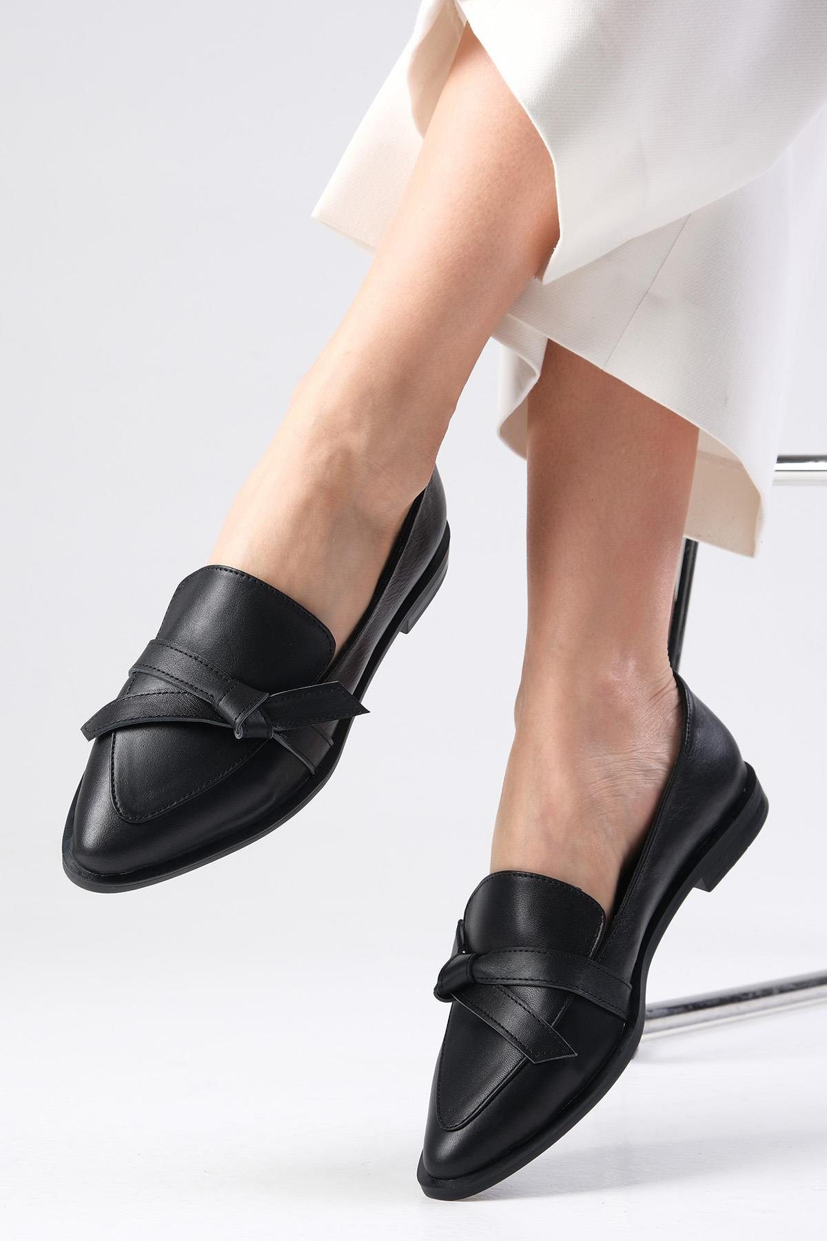 Ezra Hakiki Deri Siyah Fiyonklu Loafer Ayakkabı-DÜZ AYAKKABI-Mio Gusto-08389BLC