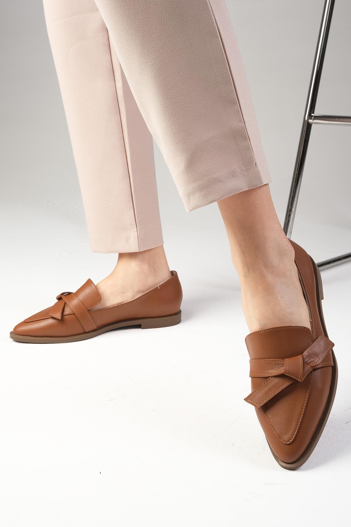 Ezra Hakiki Deri Taba Renk Fiyonklu Loafer Ayakkabı-DÜZ AYAKKABI-Mio Gusto-08389TAC