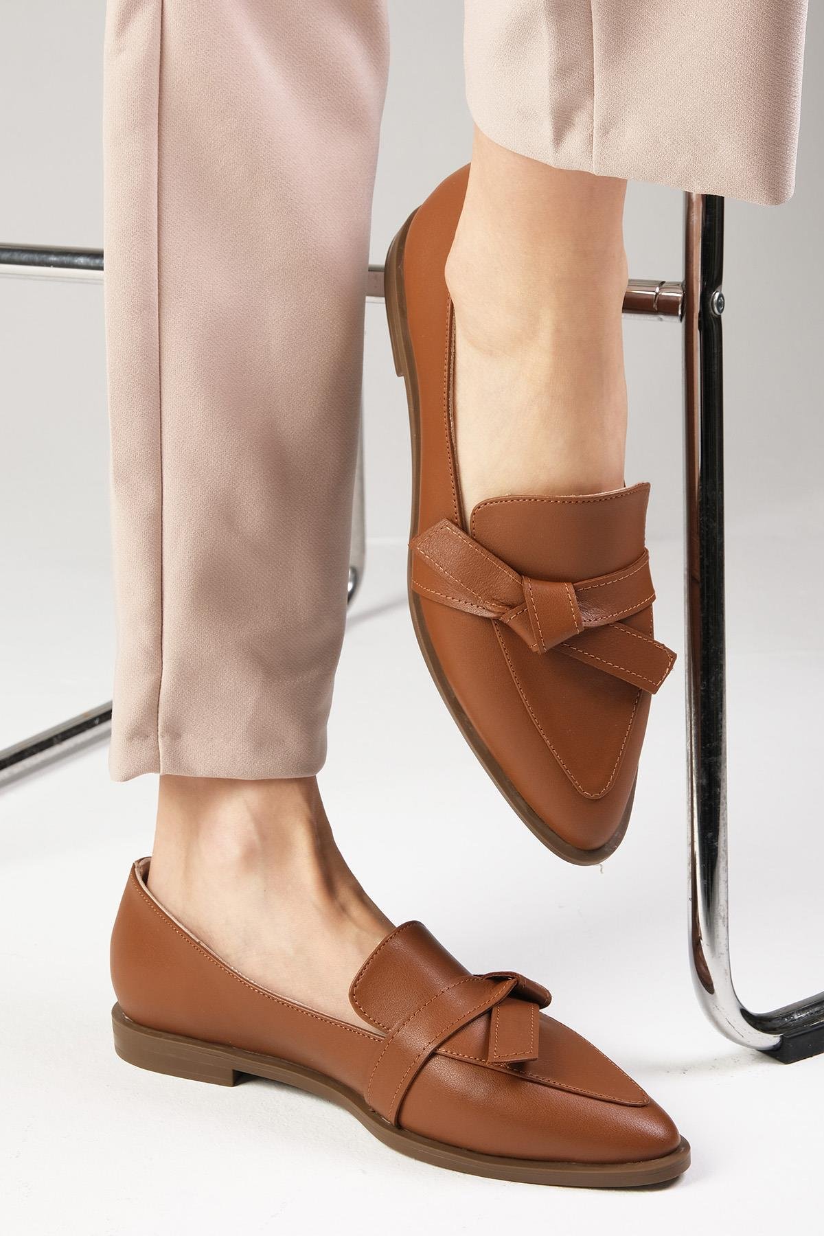 Ezra Hakiki Deri Taba Renk Fiyonklu Loafer Ayakkabı-DÜZ AYAKKABI-Mio Gusto-08389TAC