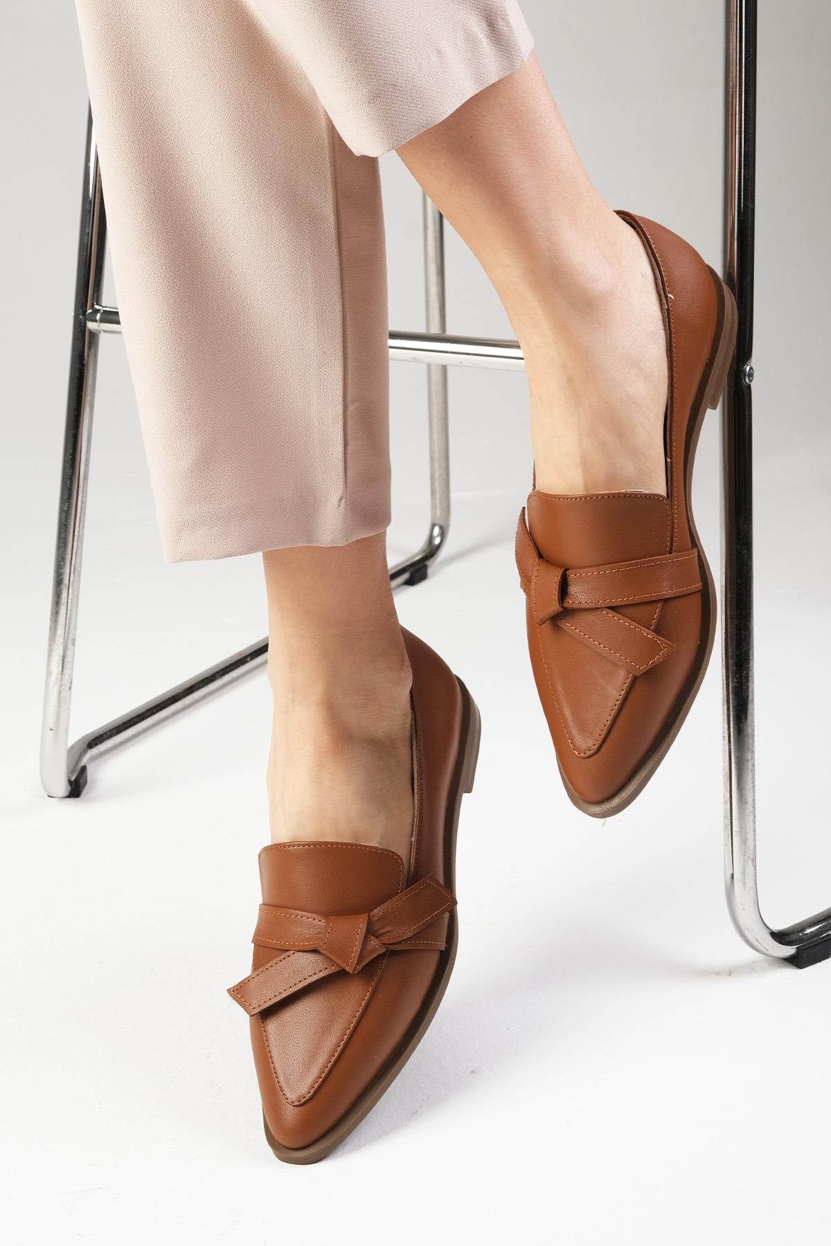 Ezra Hakiki Deri Taba Renk Fiyonklu Loafer Ayakkabı-DÜZ AYAKKABI-Mio Gusto-08389TAC