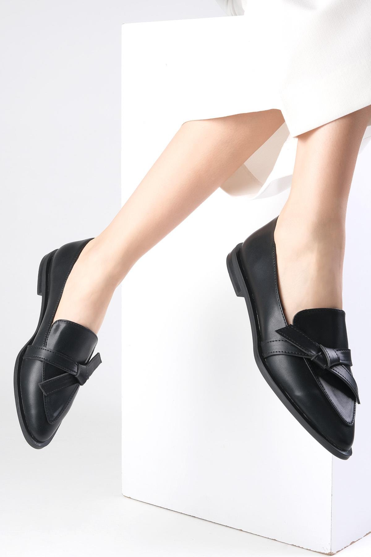 Ezra Siyah Fiyonklu Loafer Ayakkabı-DÜZ AYAKKABI-Mio Gusto-01389BLC