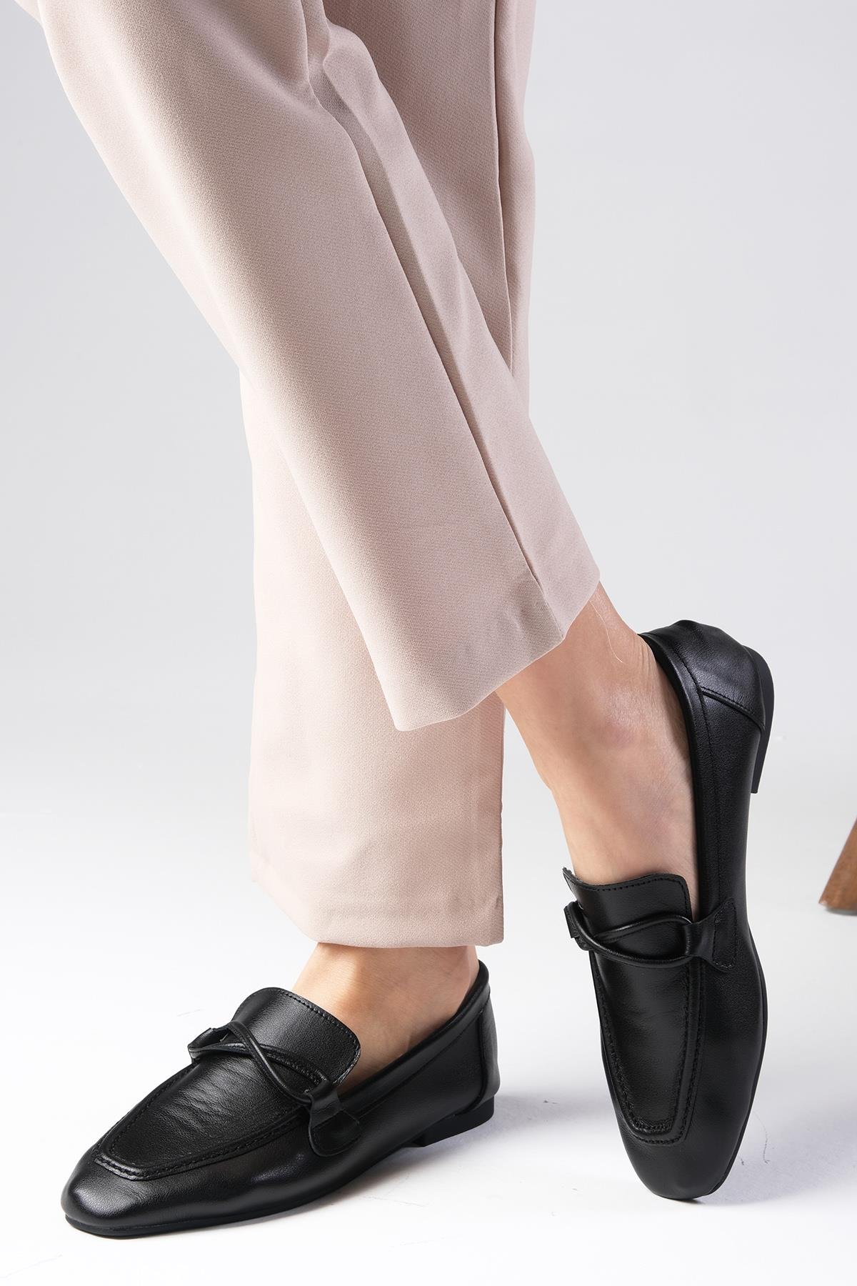 Fiona Hakiki Deri Siyah Renk Loafer-DÜZ AYAKKABI-Mio Gusto-01531BLC