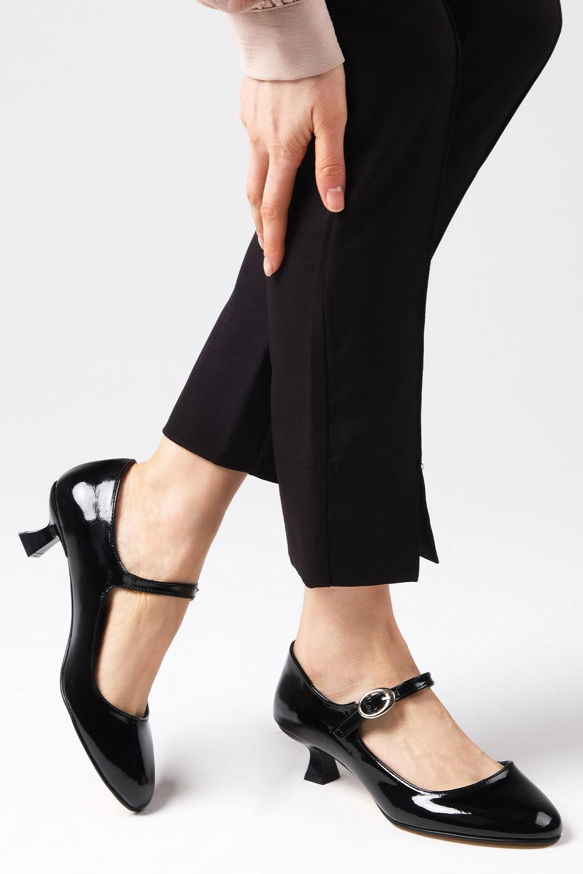 Gabriela Siyah Renk Kısa Topuklu Ayakkabı-Kısa Topuklu-Mio Gusto-02247BLR