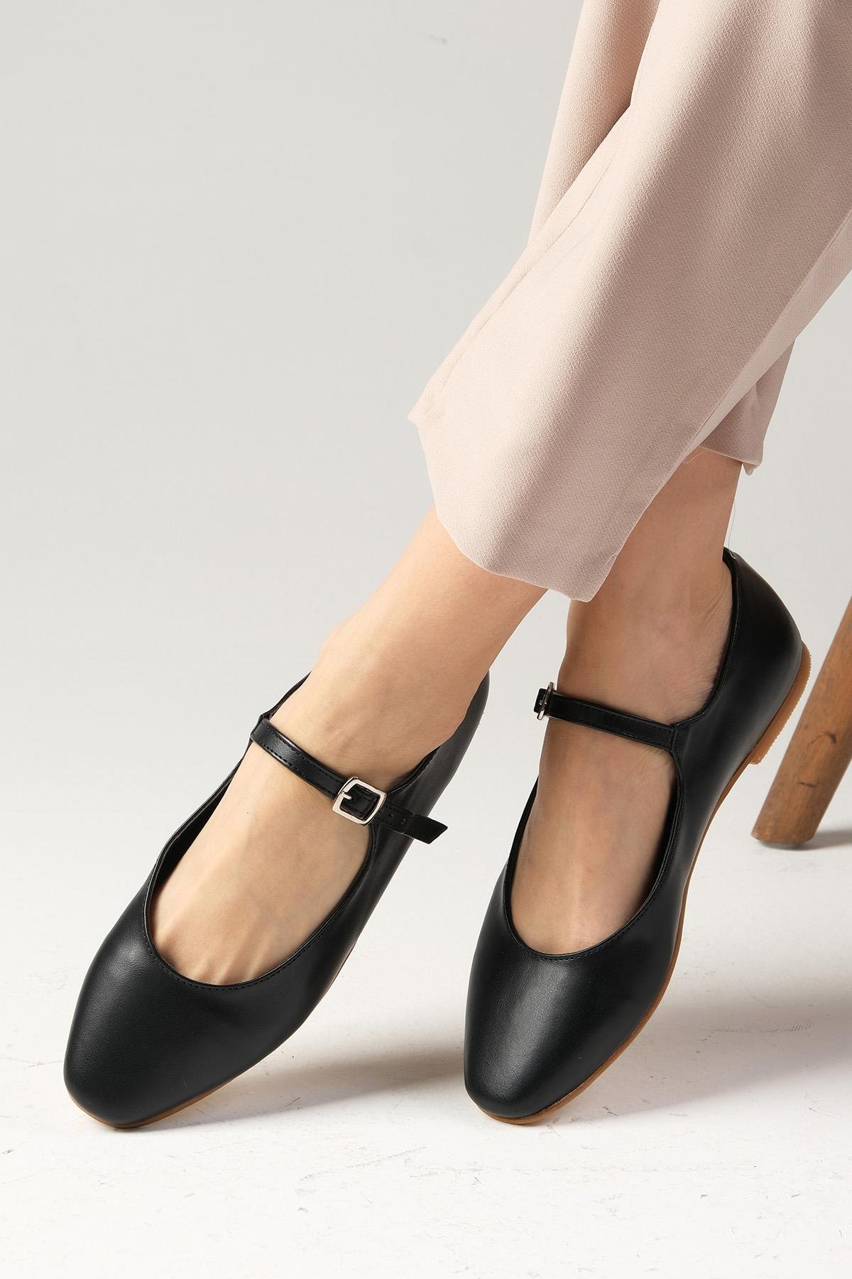 Gillian Siyah Renk Küt Burunlu Babet-BABET-Mio Gusto-02279BLC