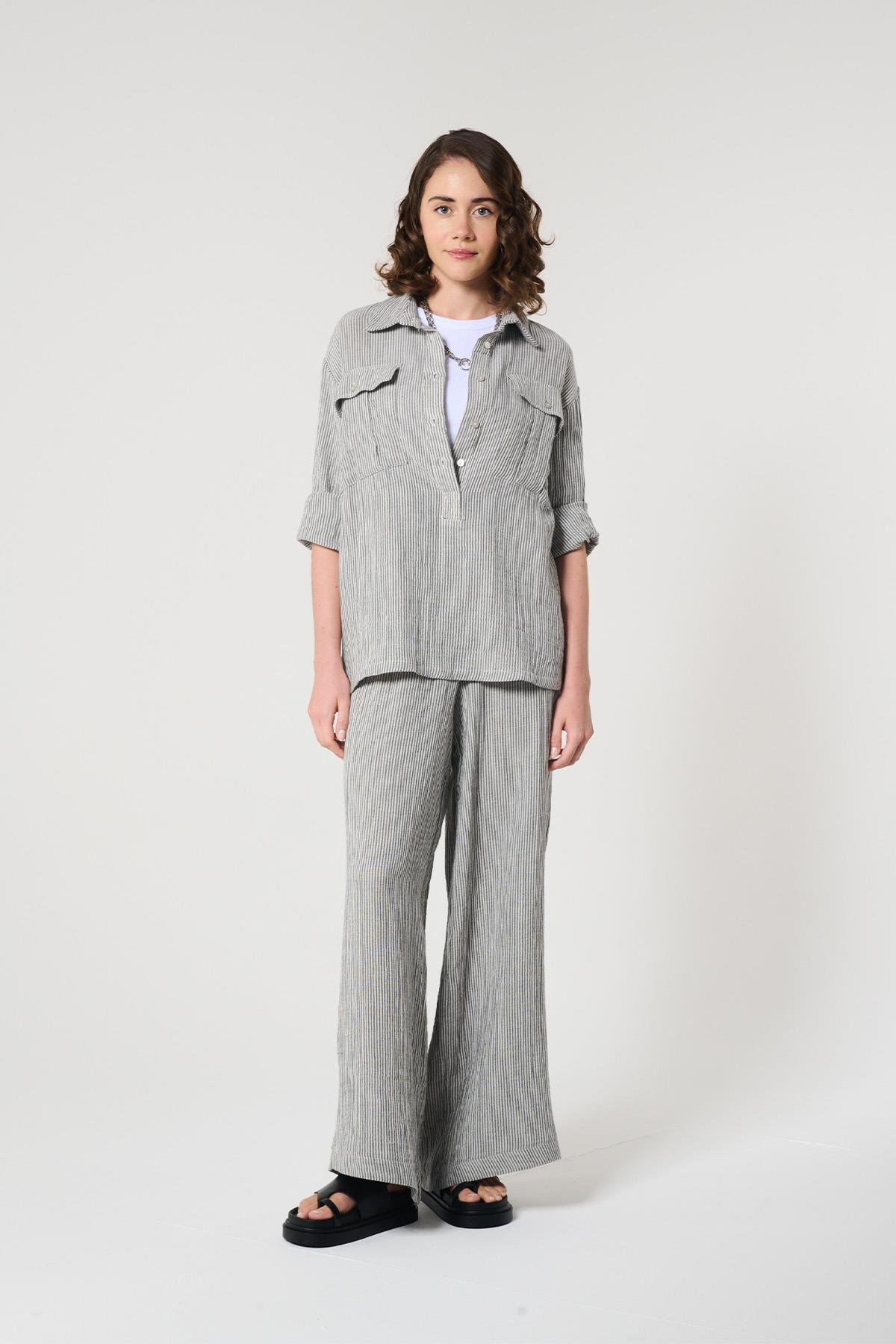 Gri Renk %100 Pamuk Çizgili Salaş Gömlek