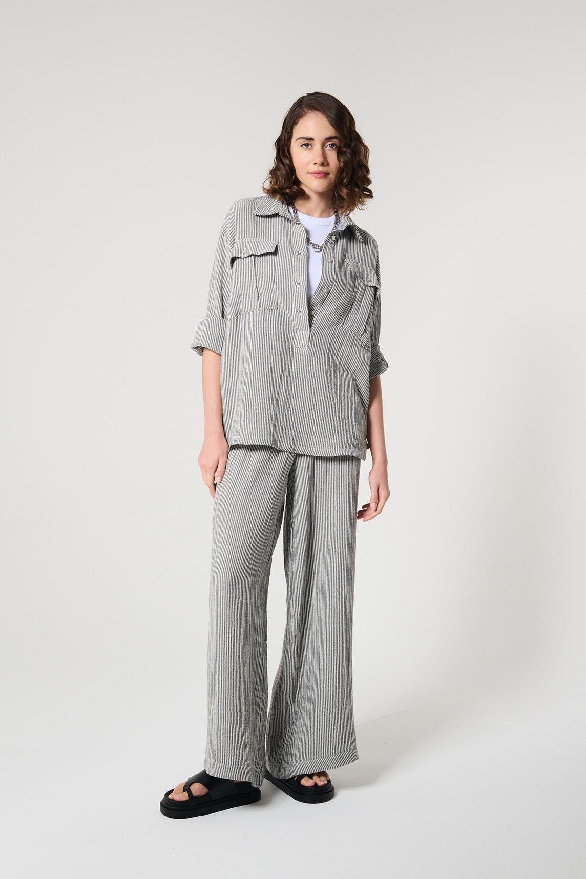 Gri Renk %100 Pamuk Çizgili Salaş Gömlek