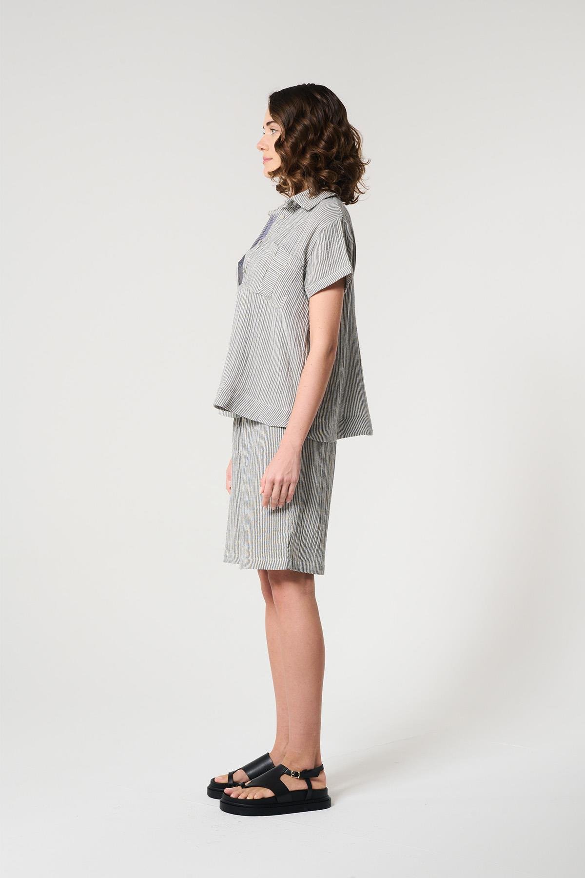 Gri Renk Çizgili %100 Pamuklu Bluz