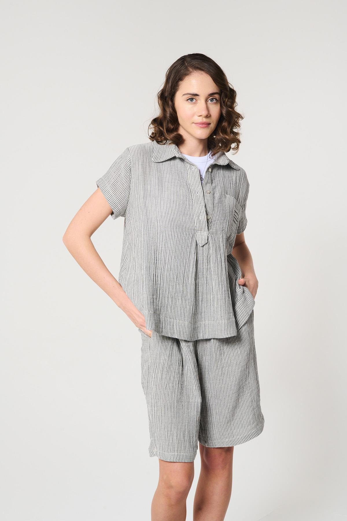 Gri Renk Çizgili %100 Pamuklu Bluz