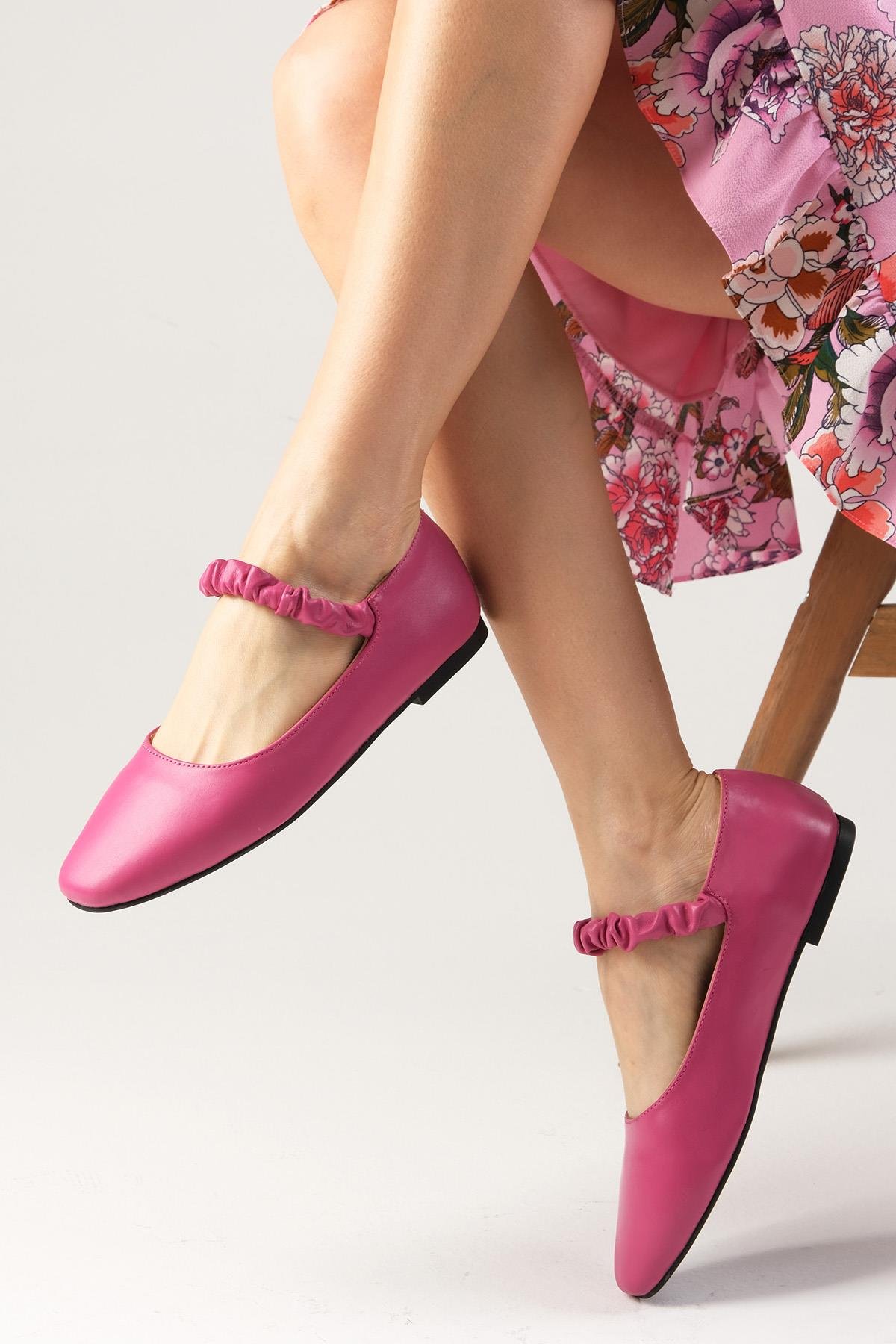 Hailey Hakiki Deri Fuşya Büzgü Bantlı Babet-BABET-Mio Gusto-09051FUC