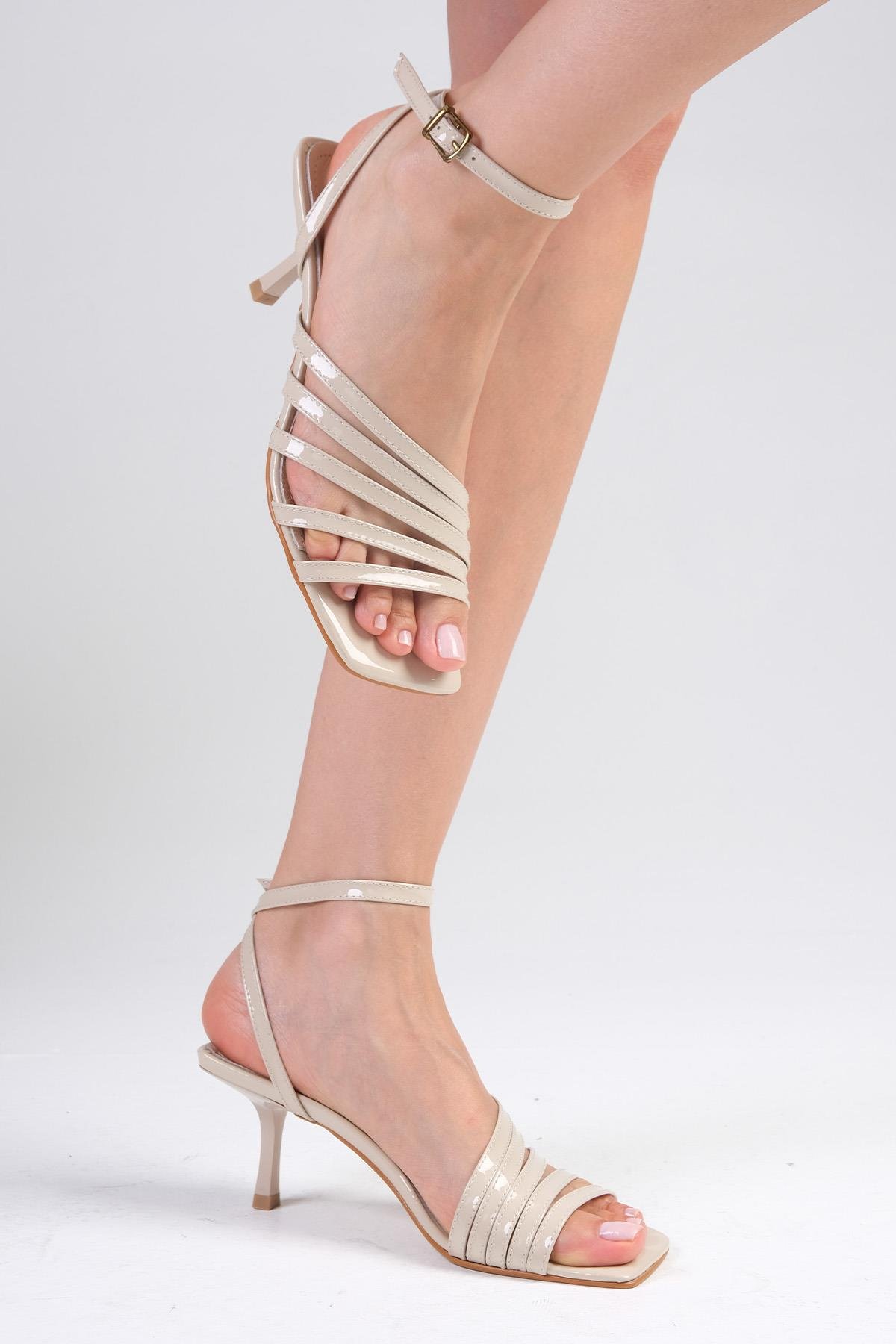 Isabella Hakiki Rugan Bej Renk Topuklu Sandalet-SANDALET-Mio Gusto-08392BER